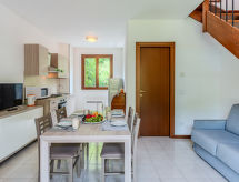 Stijlvol appartement met zwembad en uitzicht op het Comomeer in Argegno - thumbnail 2