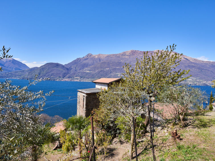 12-persoons vakantiehuis Oro del Lario met meer- en bergzicht in Bellano in Bellano
