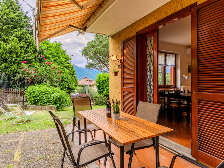 Comfortabel appartement in Bellano met eigen tuin in Bellano
