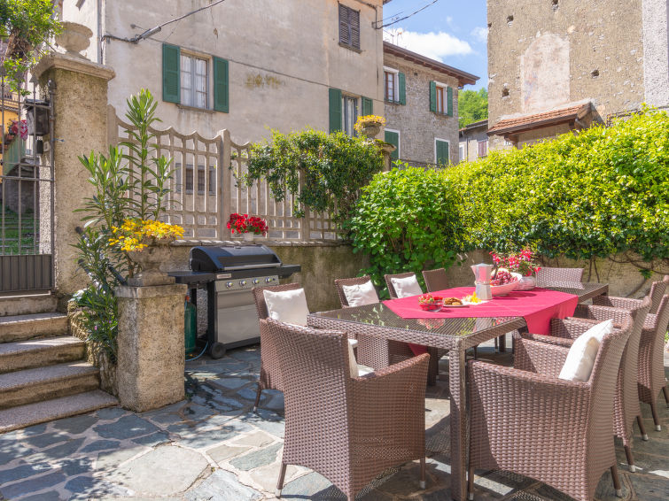 Vakantiehuis in Varenna op 1,3 km van het strand met privézwembad in Varenna