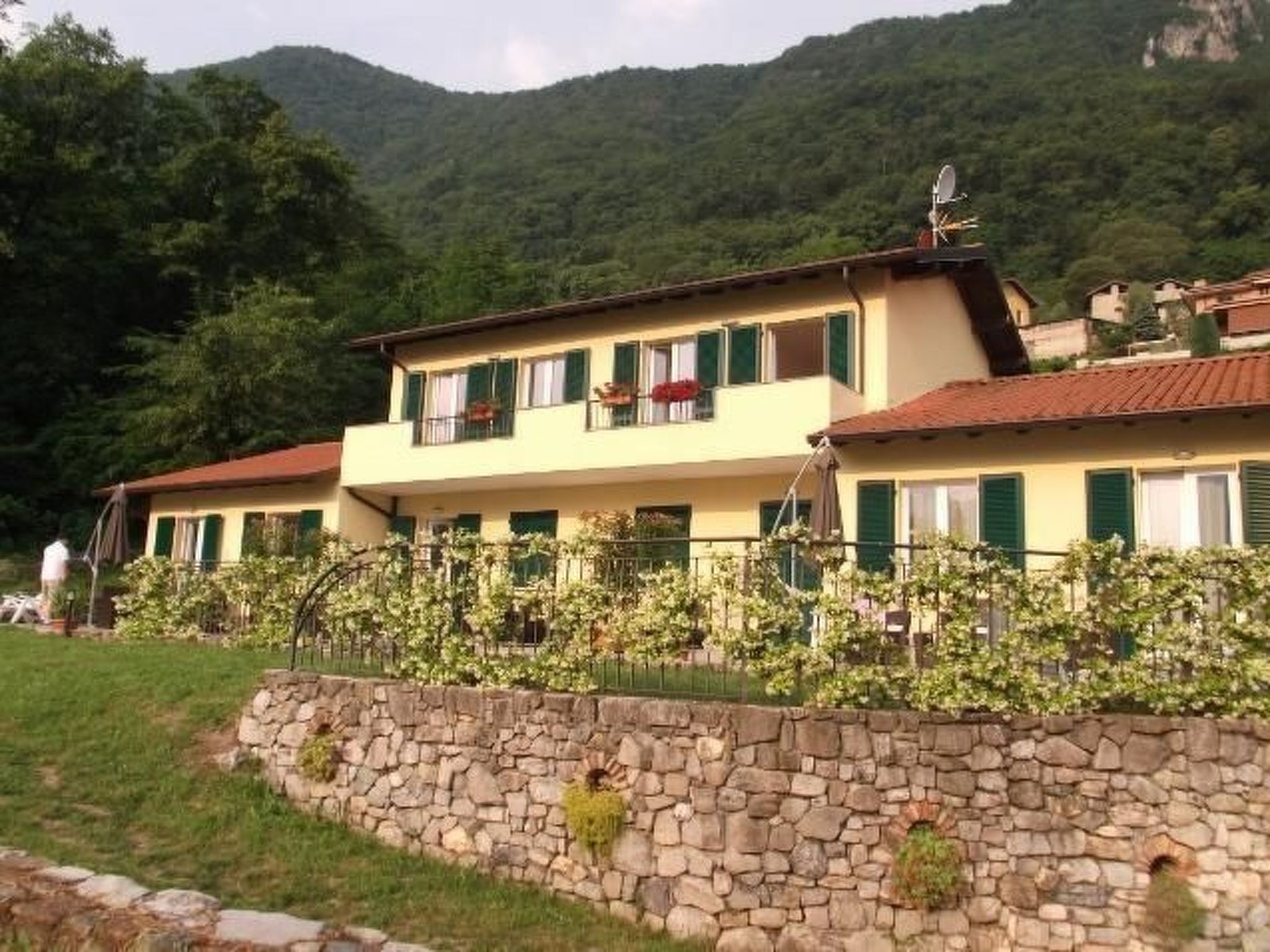 Vakantiehuis met omheinde tuin in Oliveto Lario (Italië) 1 hond is welkom