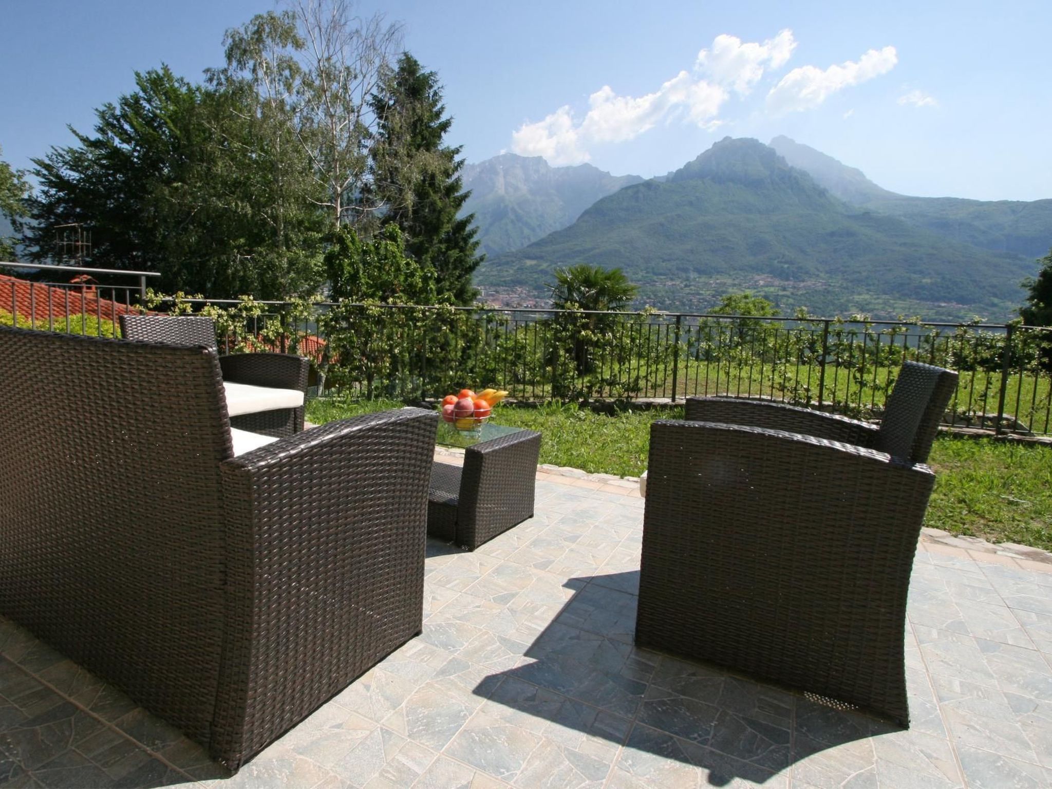 Villa zur alleinigen Nutzung mit 4 Wohnungen-Binnen