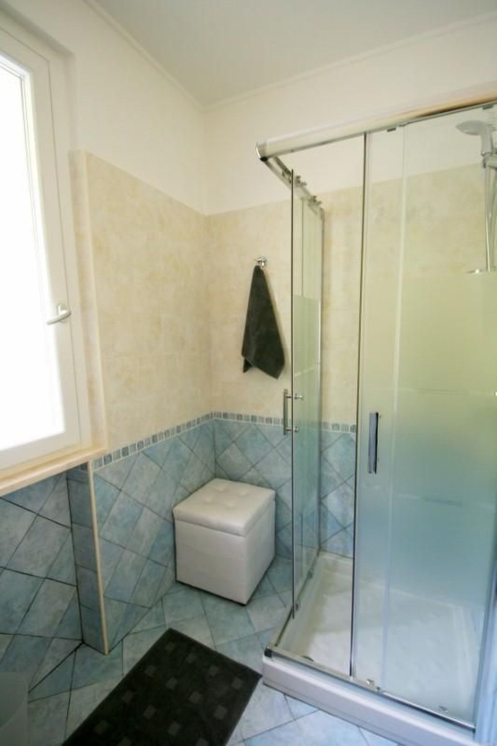 Villa zur alleinigen Nutzung mit 4 Wohnungen-Binnen