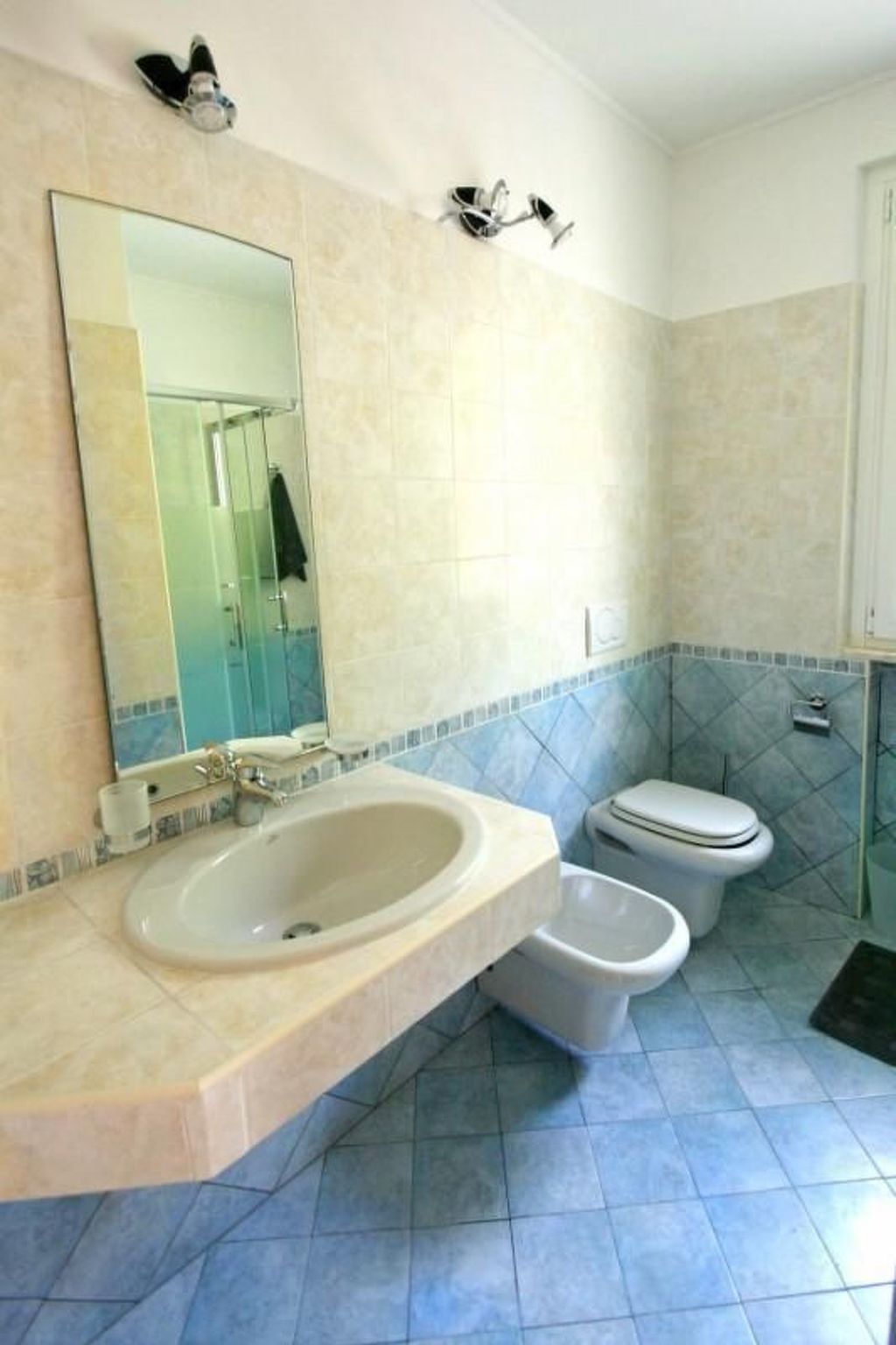 Villa zur alleinigen Nutzung mit 4 Wohnungen-Binnen