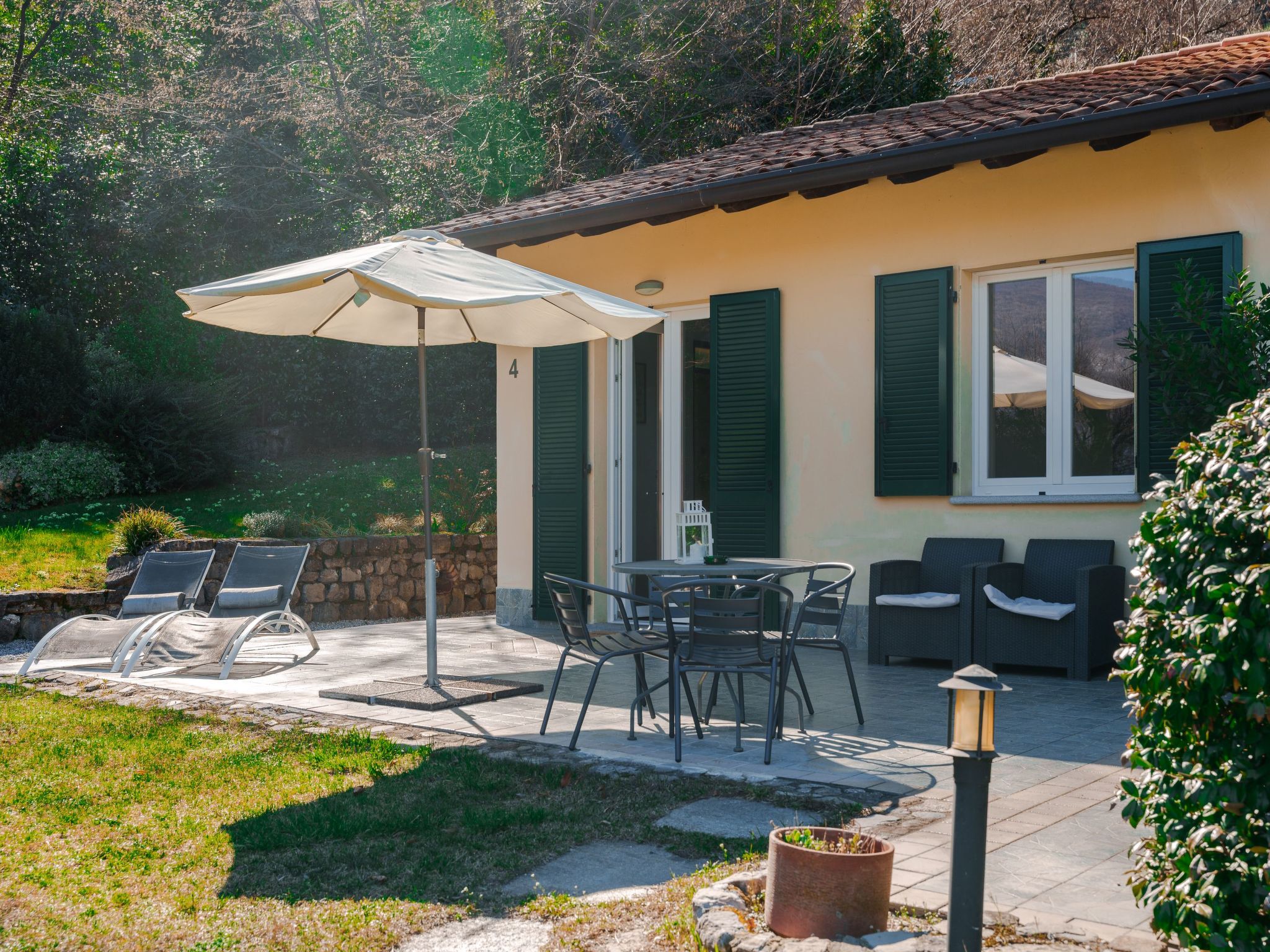 Villa zur alleinigen Nutzung mit 4 Wohnungen-Binnen