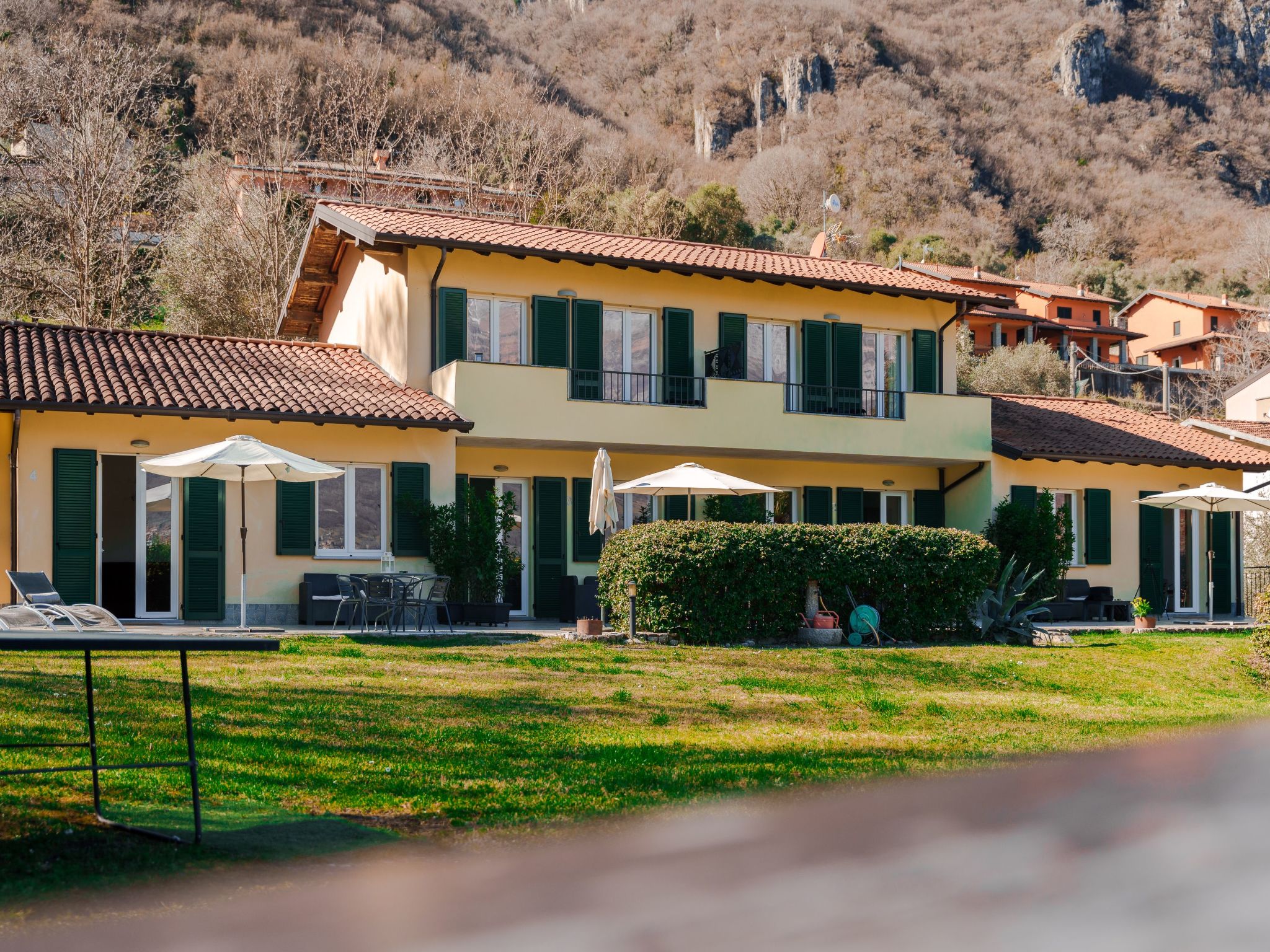 Villa zur alleinigen Nutzung mit 4 Wohnungen-Binnen