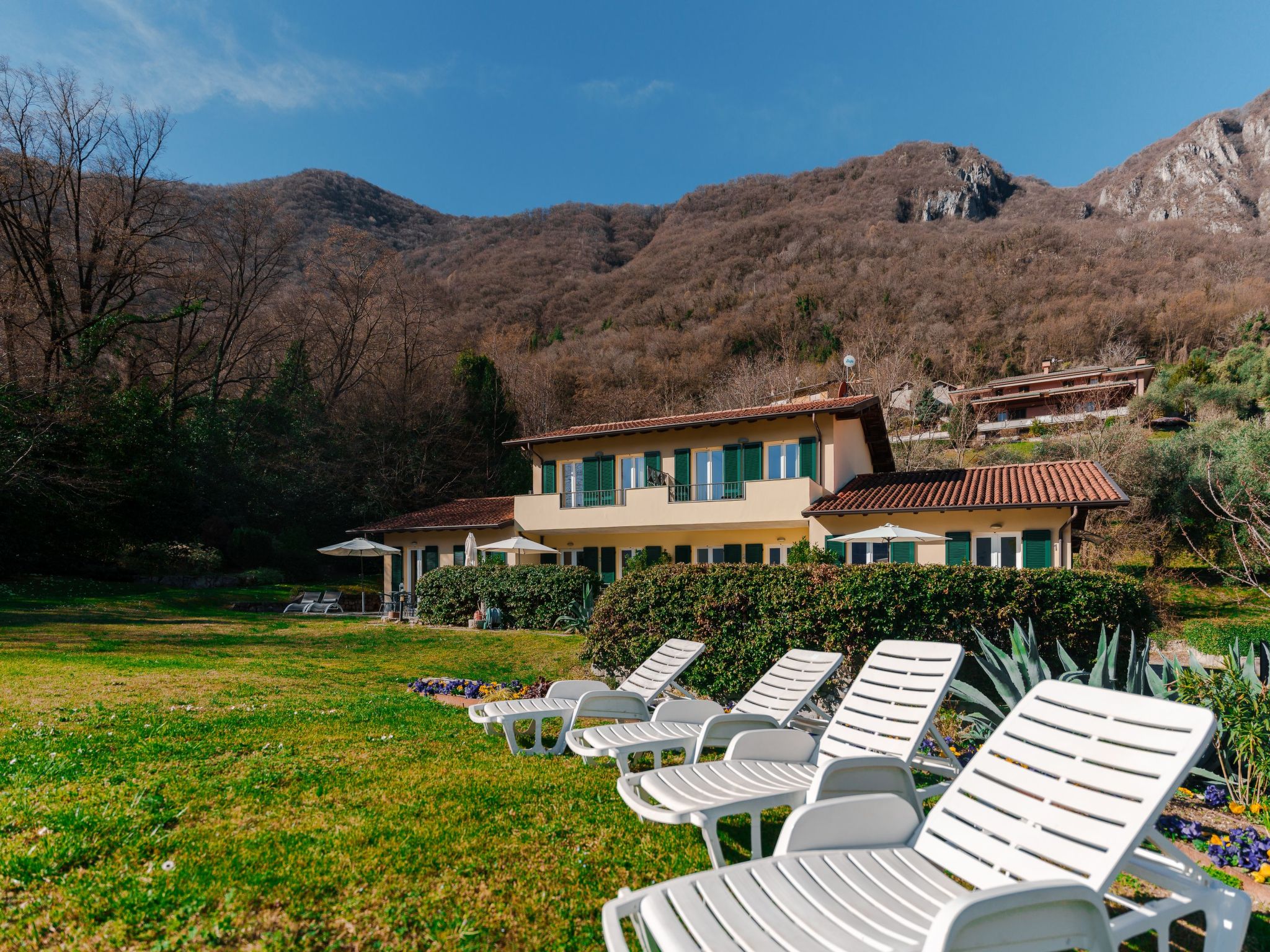 Villa zur alleinigen Nutzung mit 4 Wohnungen-Binnen