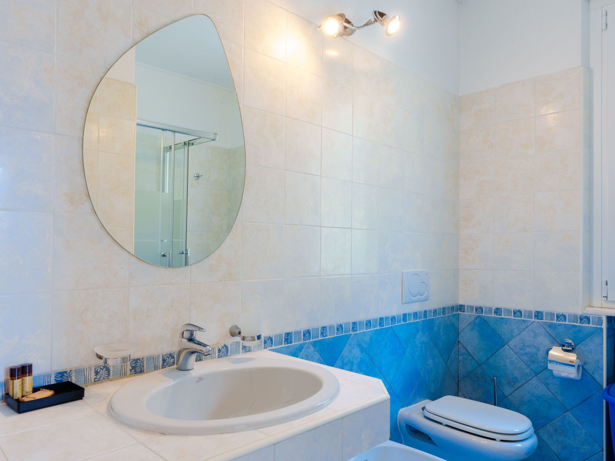 Villa zur alleinigen Nutzung mit 4 Wohnungen-Binnen