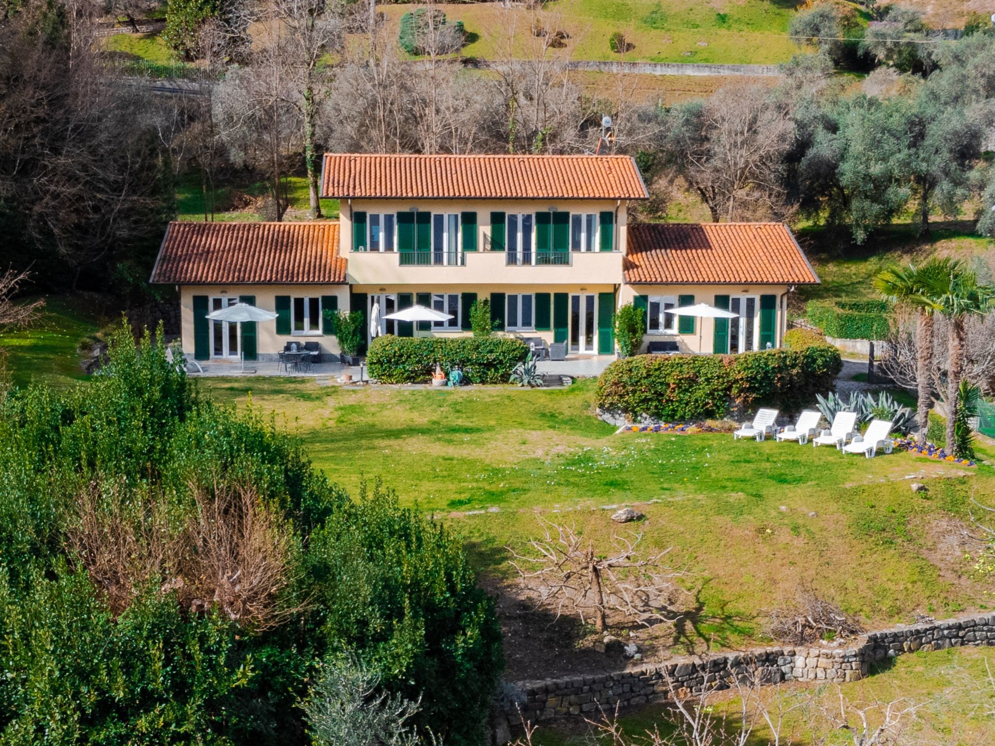 Villa zur alleinigen Nutzung mit 4 Wohnungen-Binnen