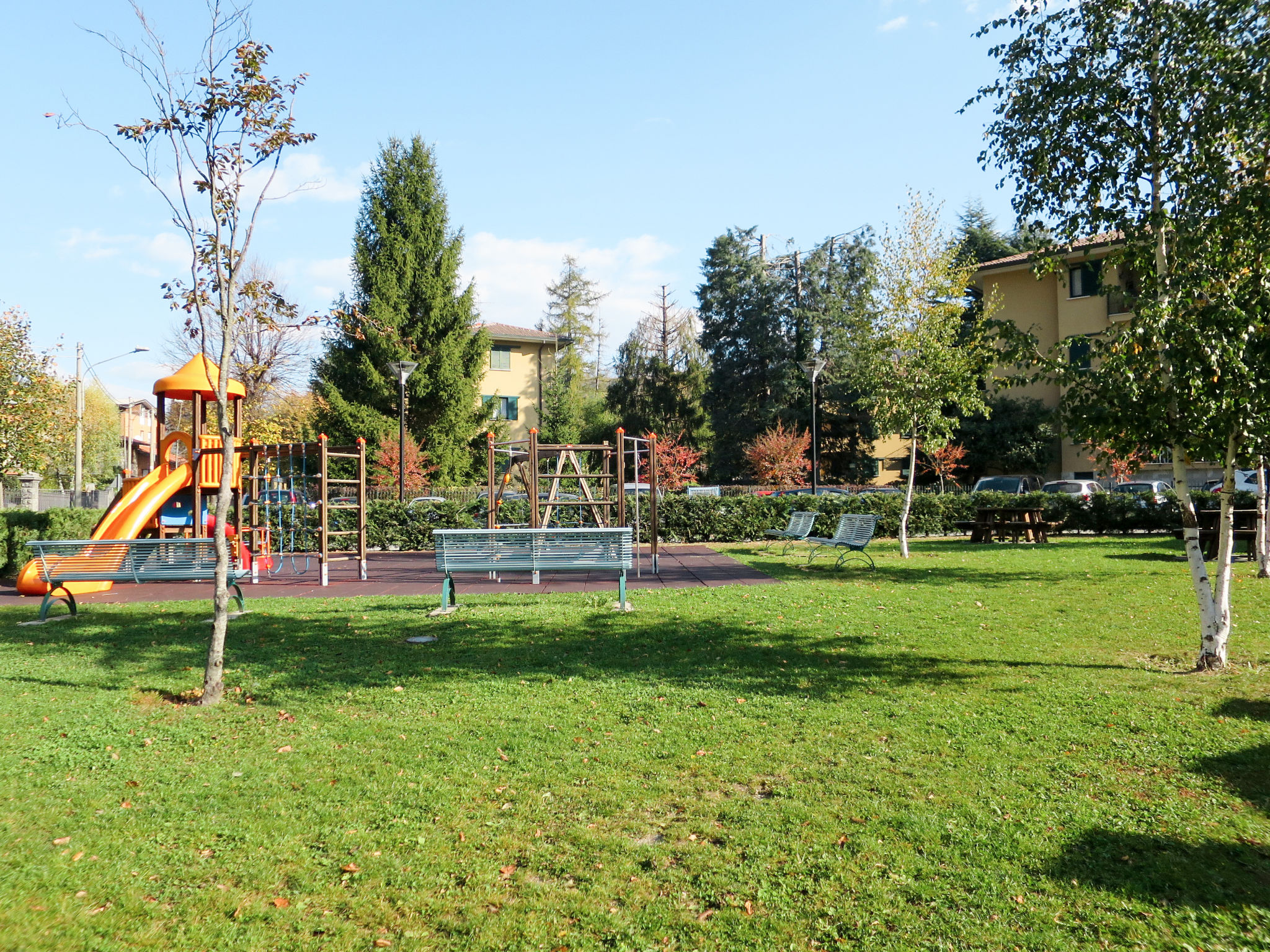 Villa zur alleinigen Nutzung mit 4 Wohnungen-Omgeving