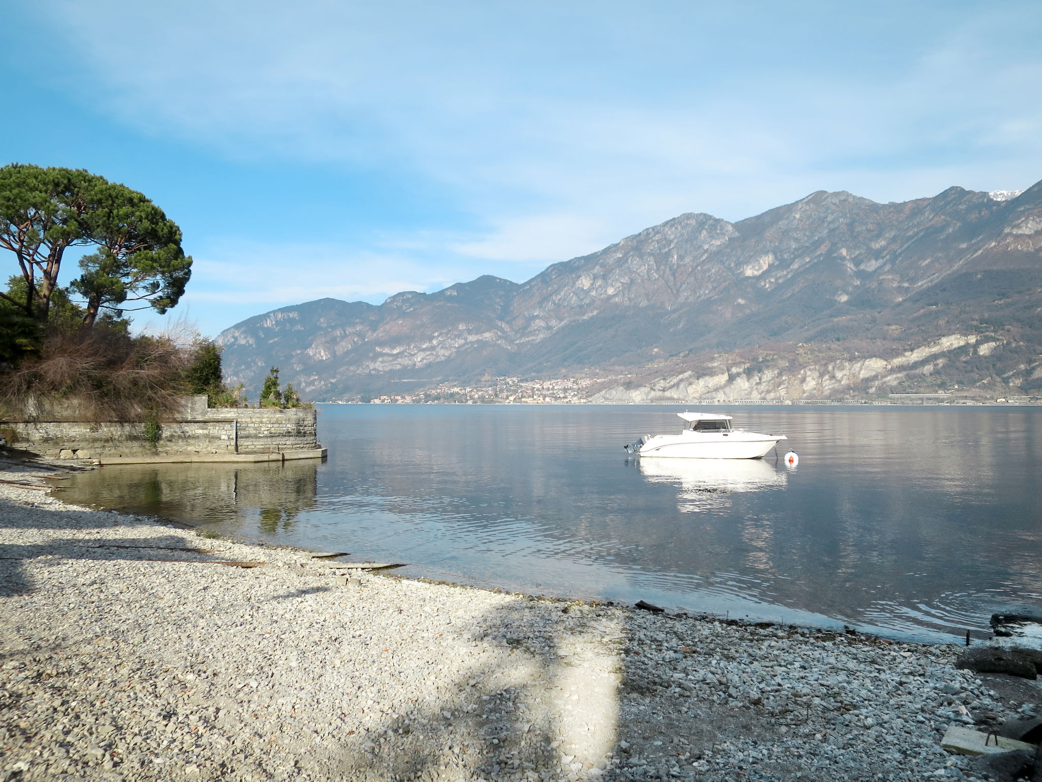 Villa zur alleinigen Nutzung mit 4 Wohnungen-Omgeving