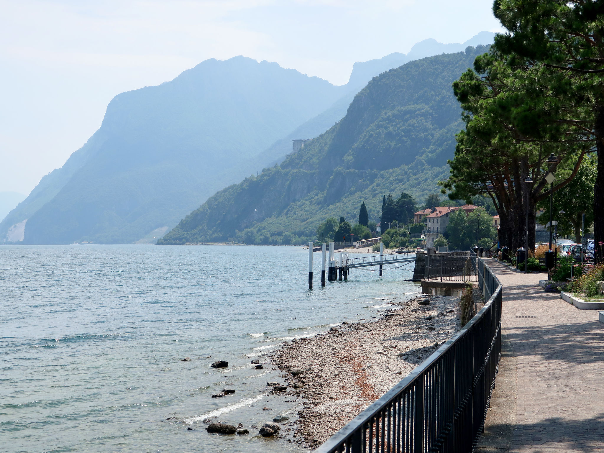 Villa zur alleinigen Nutzung mit 4 Wohnungen-Omgeving