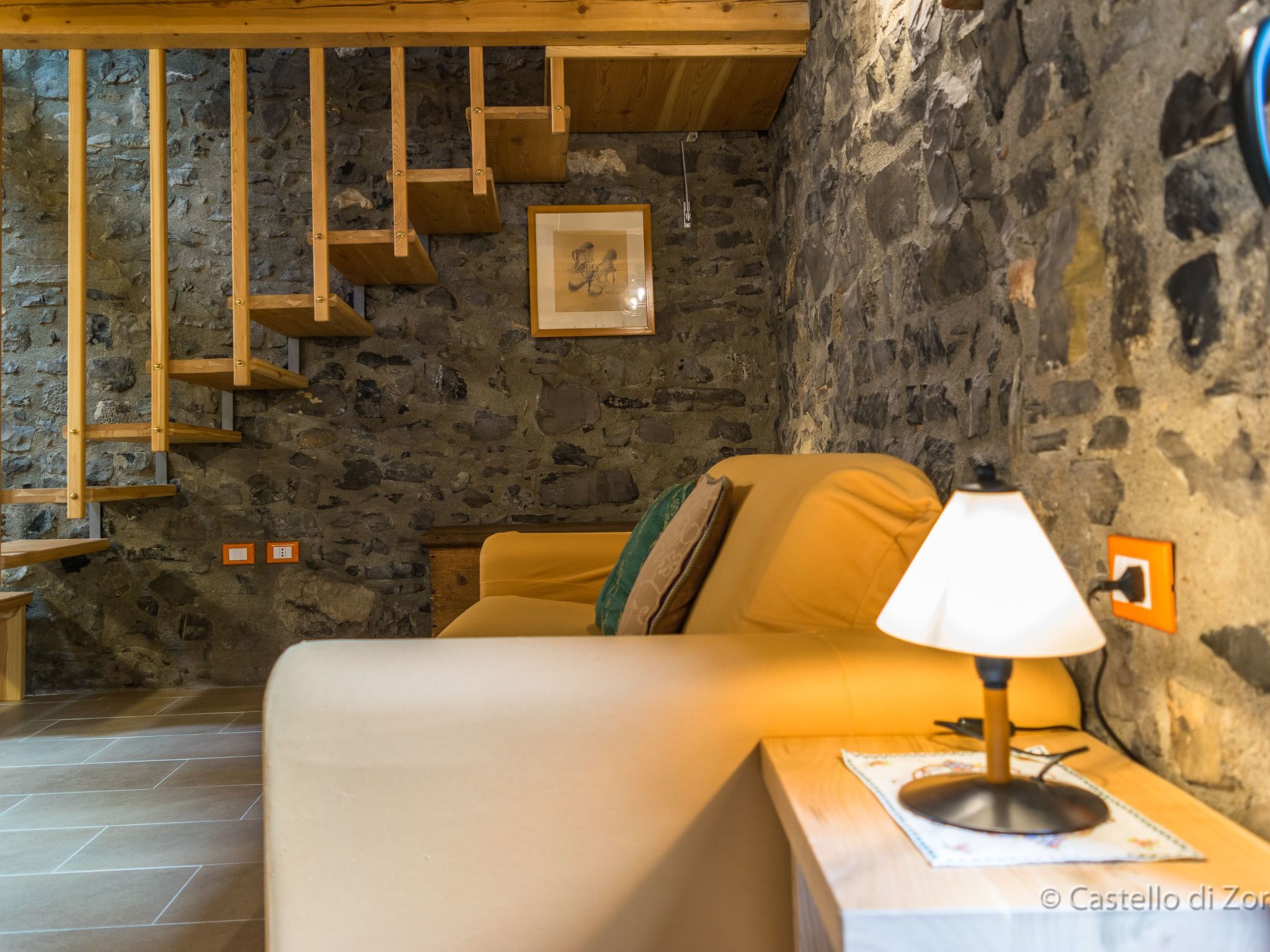 Studio-Apartment mit Zwischengeschoss in einem historischen Gebäude in Zorzino-Binnen