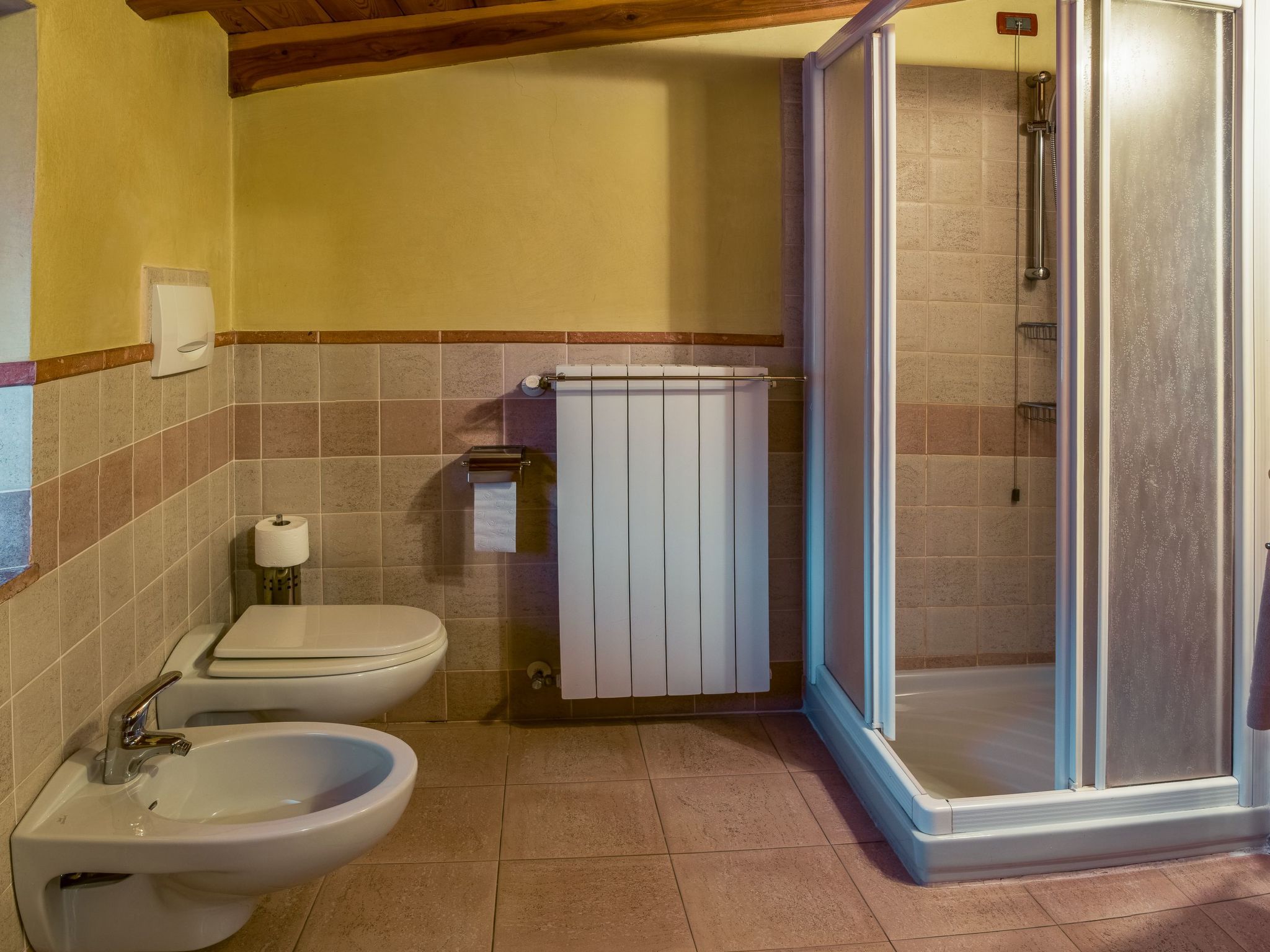 Dreistöckiges Apartment in einem historischen Gebäude-Binnen