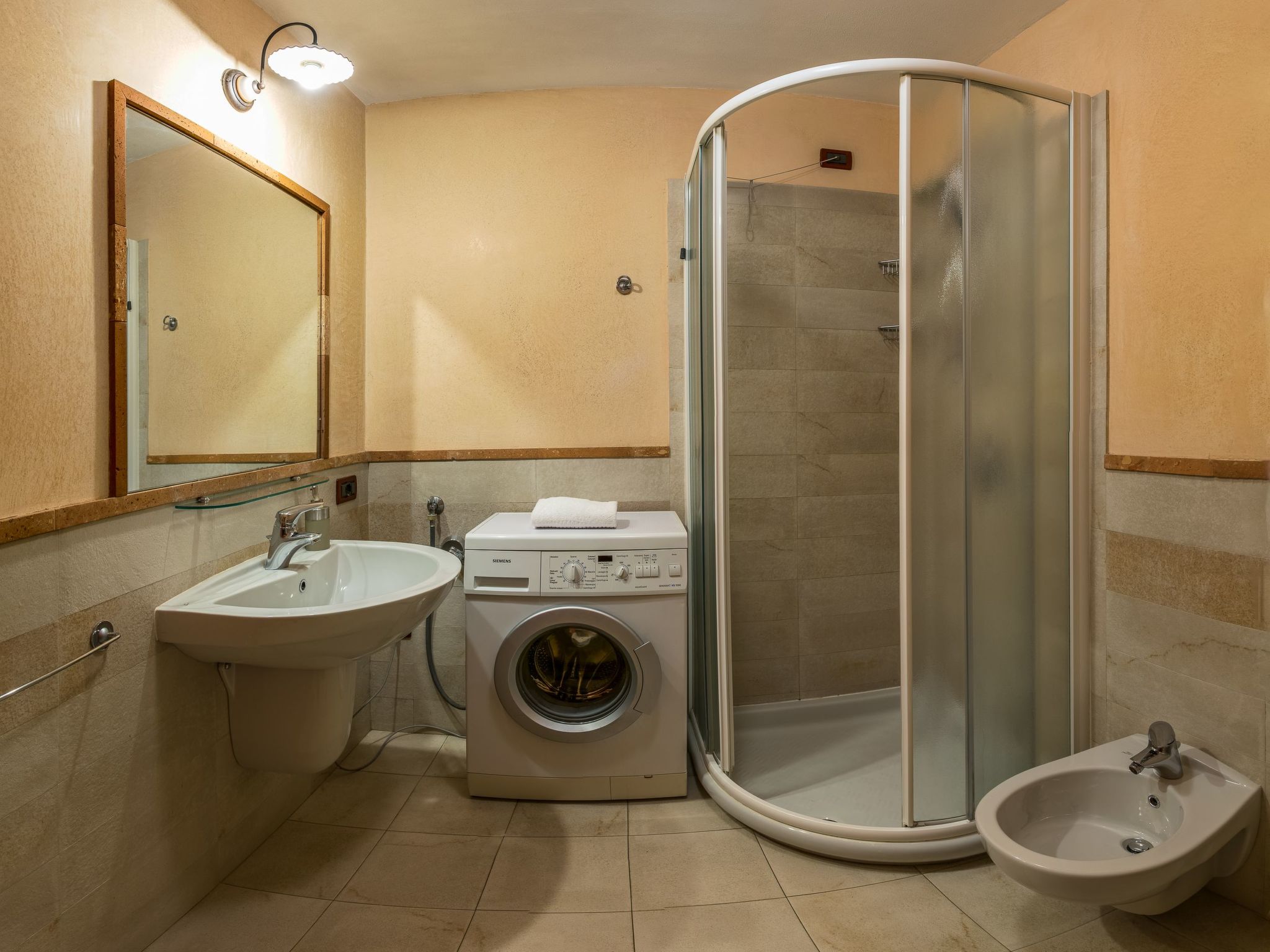 Dreistöckiges Apartment in einem historischen Gebäude-Binnen