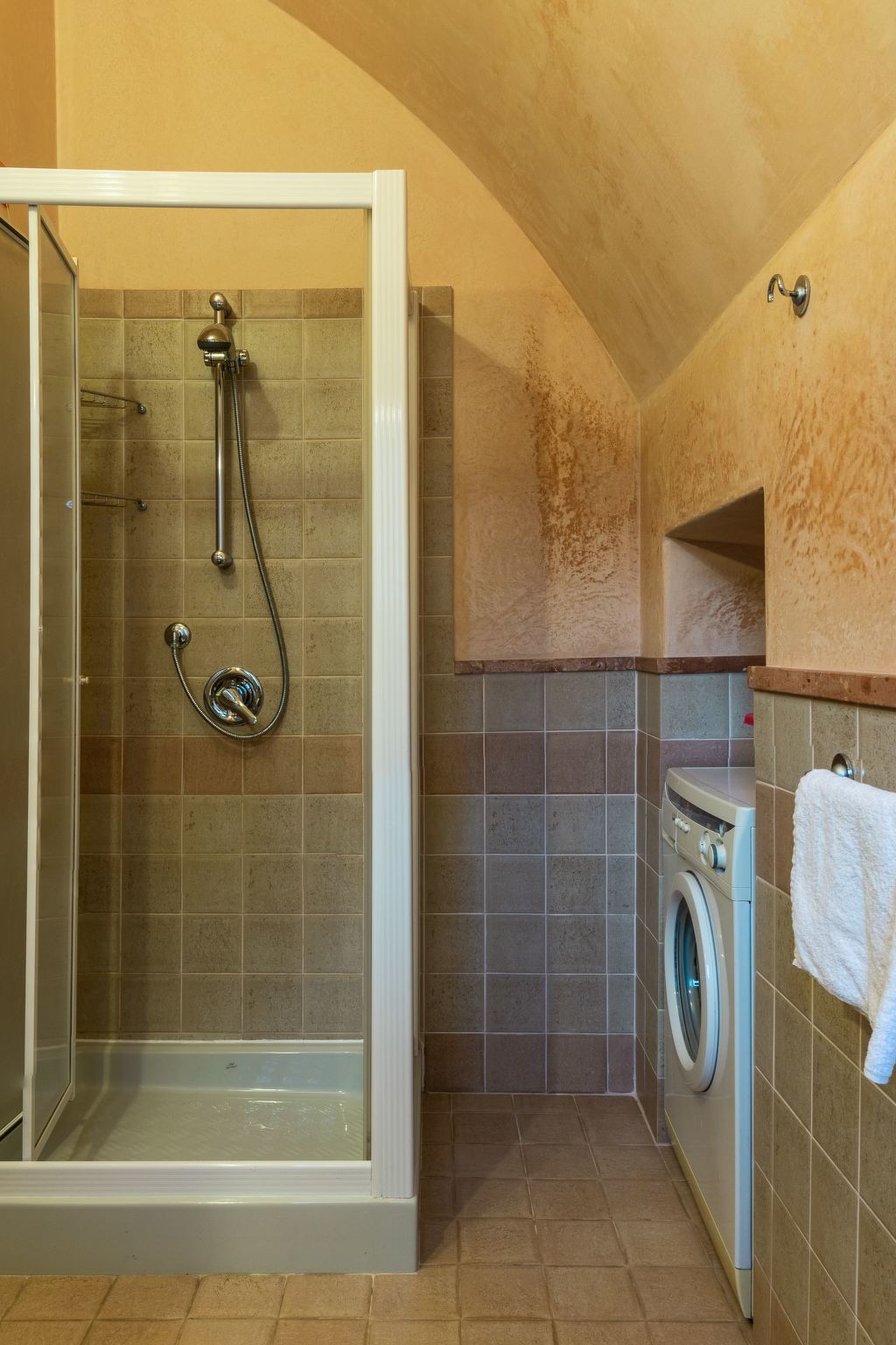 Wohnung in Riva Di Solto mit Kleinem Garten-Binnen