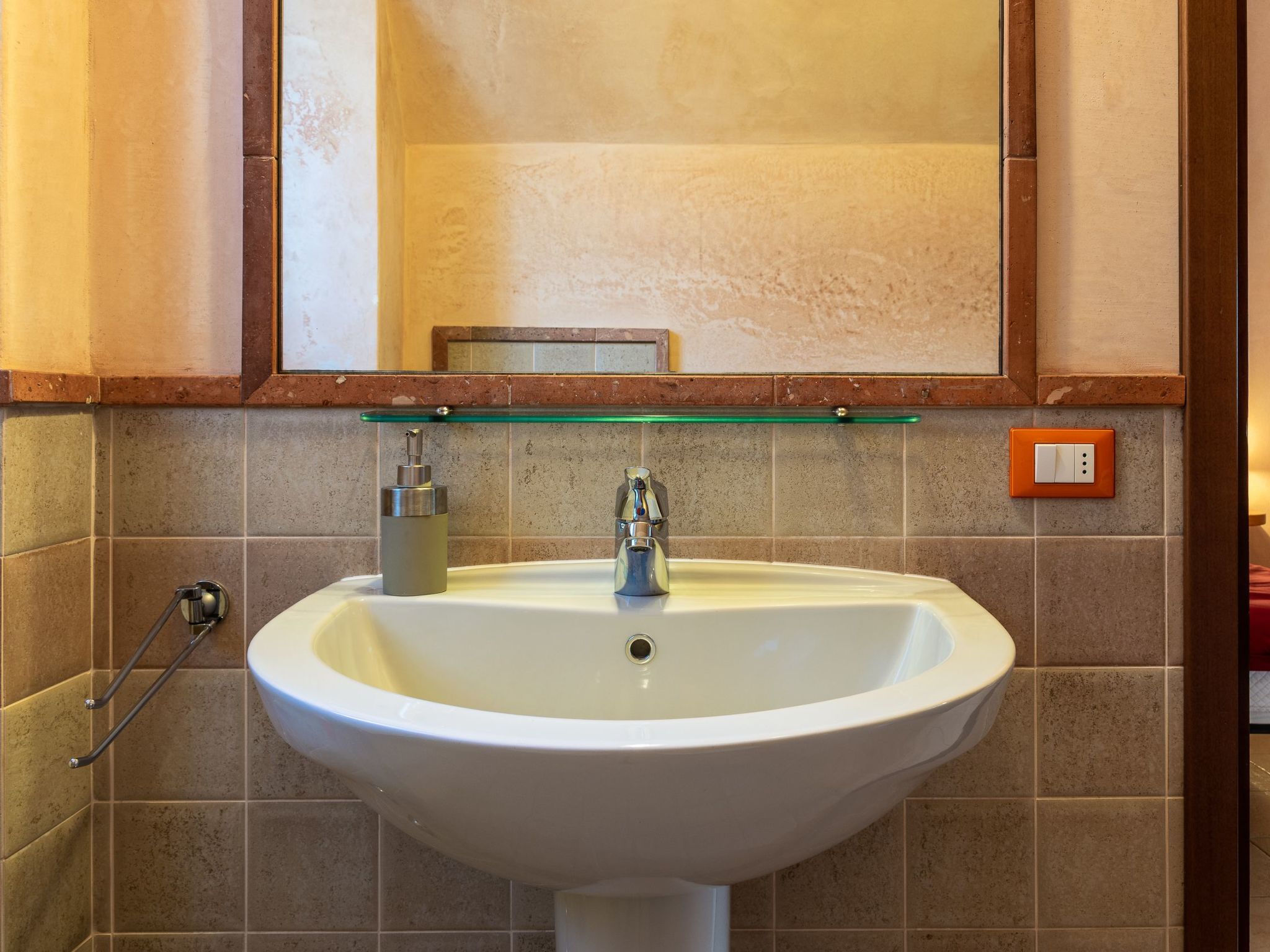 Wohnung in Riva Di Solto mit Kleinem Garten-Binnen