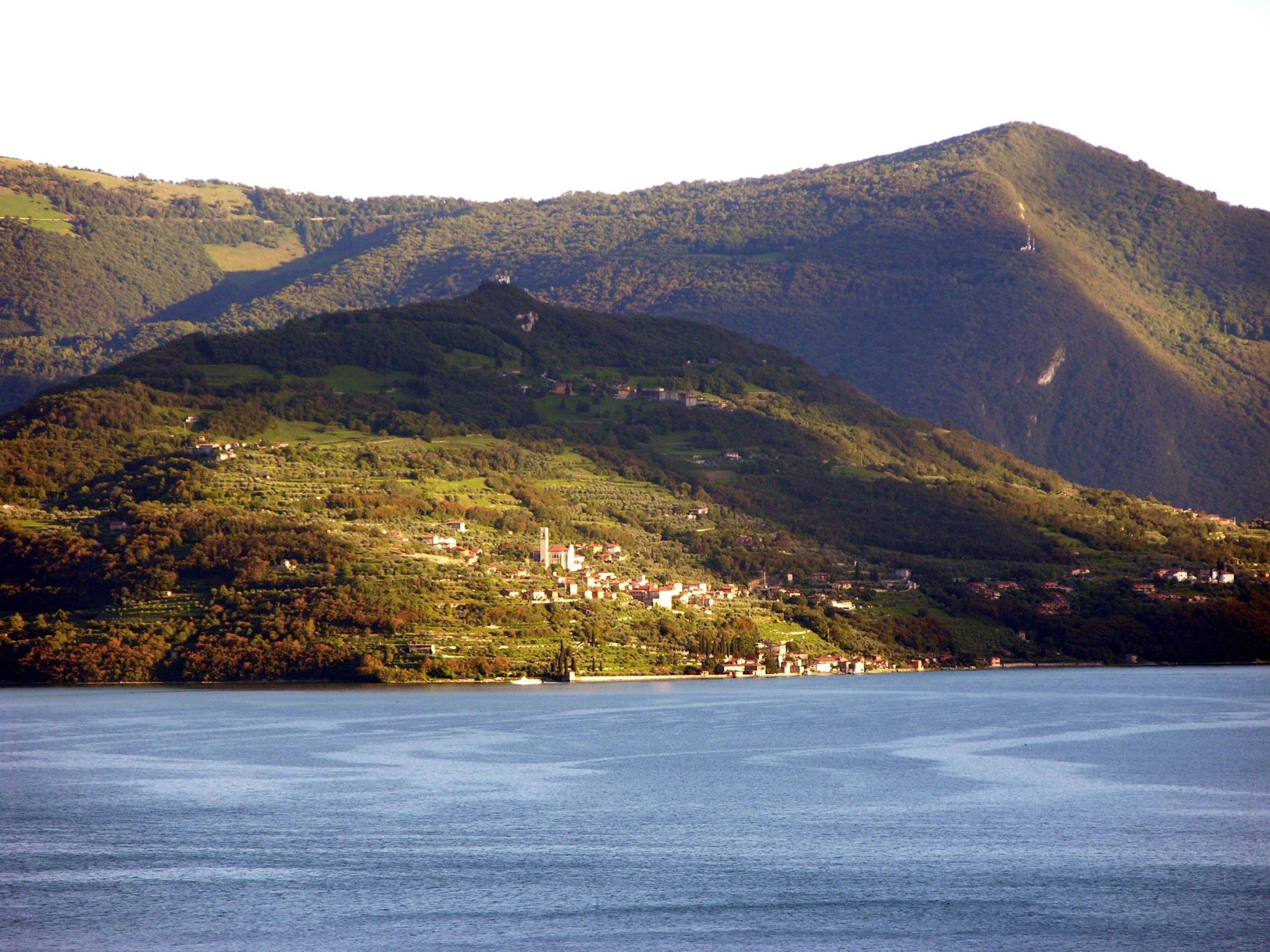 Wohnung in Riva Di Solto mit Kleinem Garten-Binnen