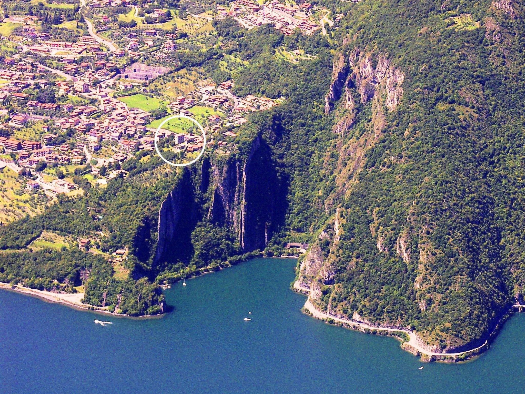 Wohnung in Riva Di Solto mit Kleinem Garten-Binnen