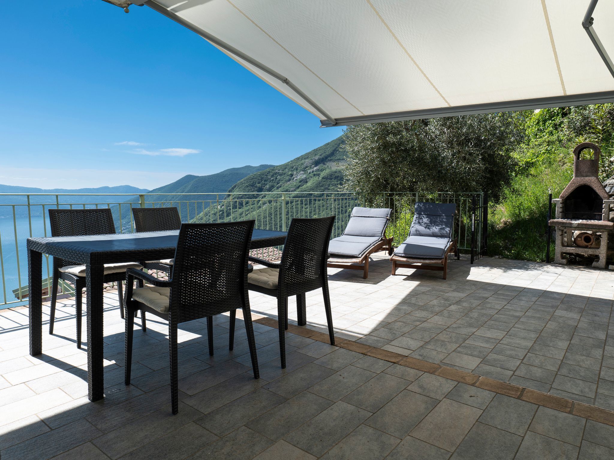 Mantegna - garten mit seeblick und schwimmbad-Binnen