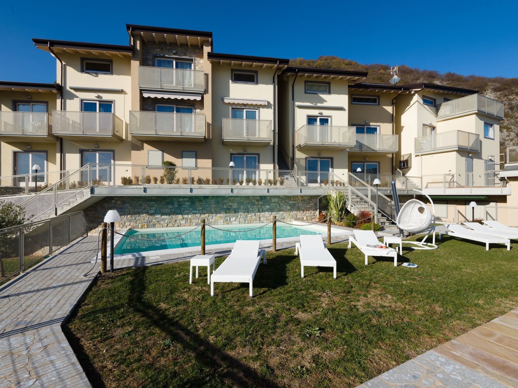 Lights on the Lake Zweizimmerwohnung mit Terrasse und Pool-Binnen