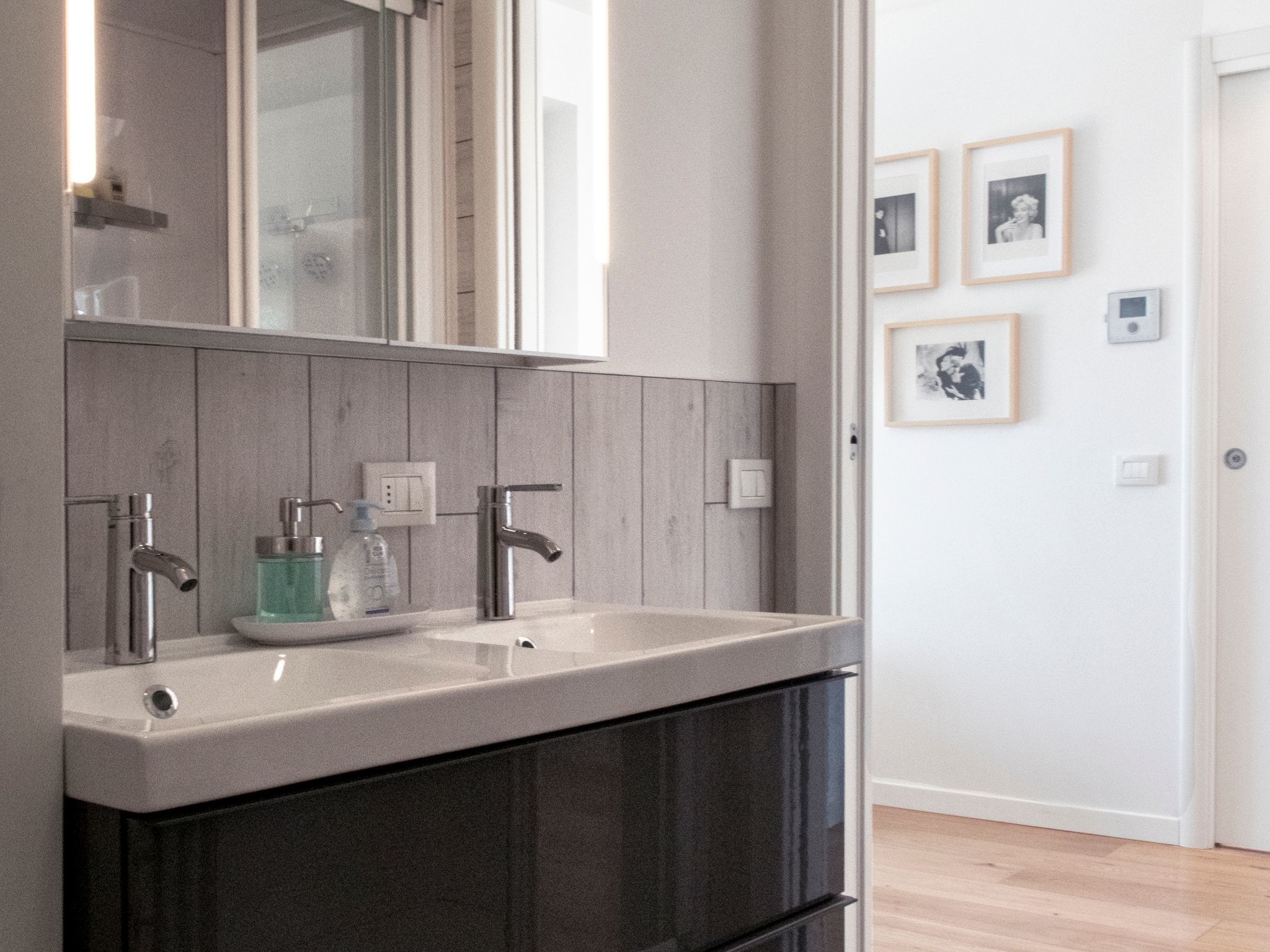 Segesta - Panorama-Außenbereich und Schwimmbad-Drinnen