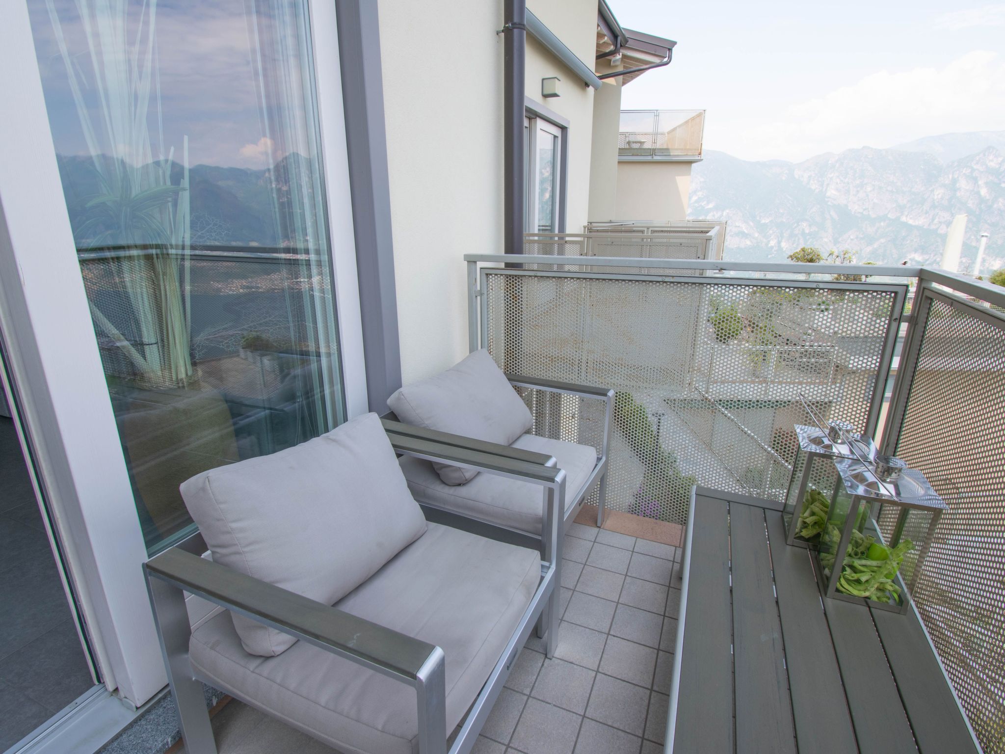Terrazza a Lago - Dreizimmerwohnung mit Terrasse und Schwimmbad-Binnen