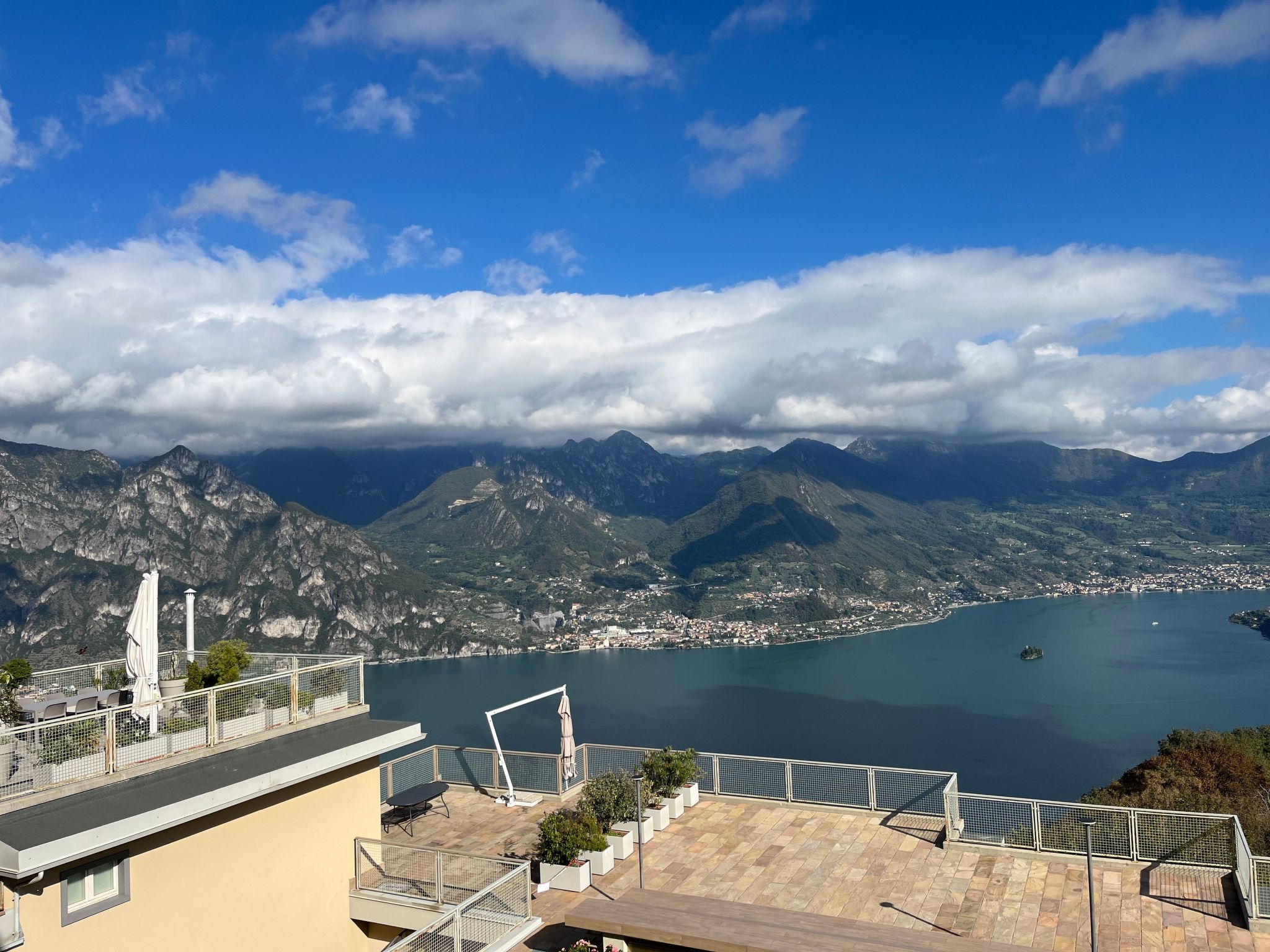 Terrazza a Lago - Dreizimmerwohnung mit Terrasse und Schwimmbad-Binnen