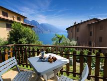 Appartement 'Abstieg zum See' met panoramisch uitzicht op het water in Fonteno - thumbnail 1