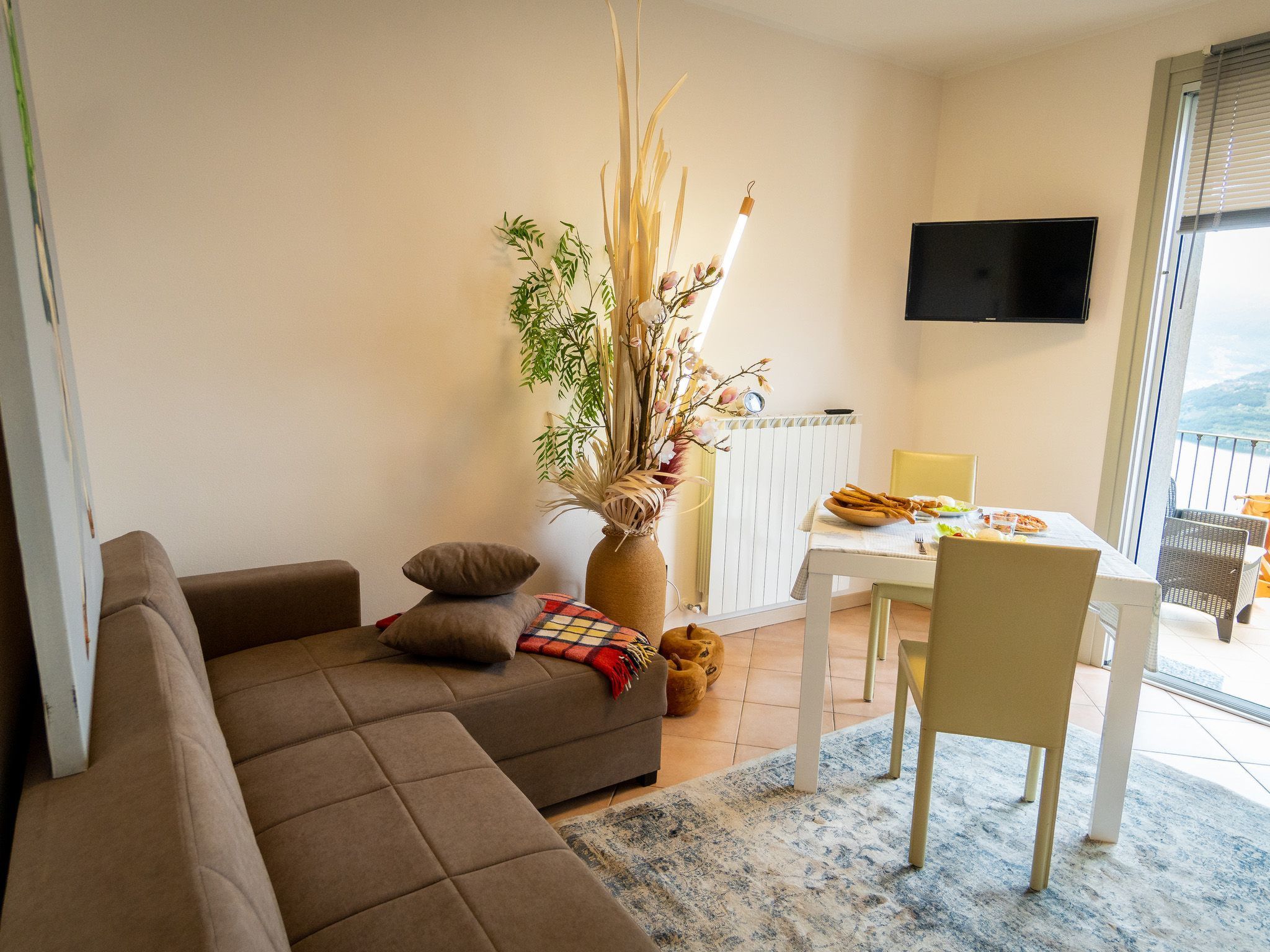 Serafino - Terrasse und Pool am Iseosee-Drinnen