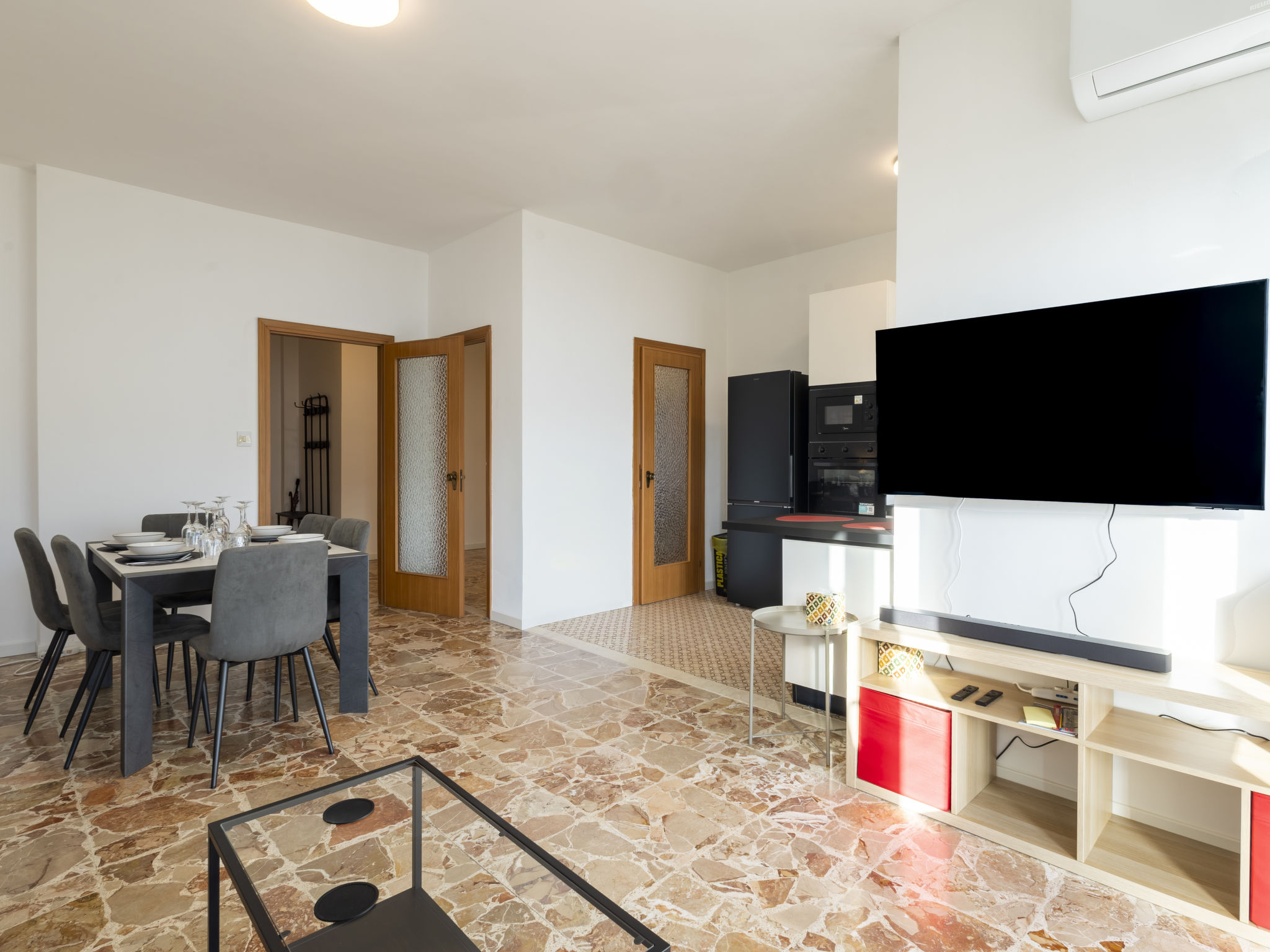 Lovere Balcony View-Binnen