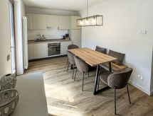 Rustiek appartement bij het Meer van Ledro met zwembad en tuin - thumbnail 6