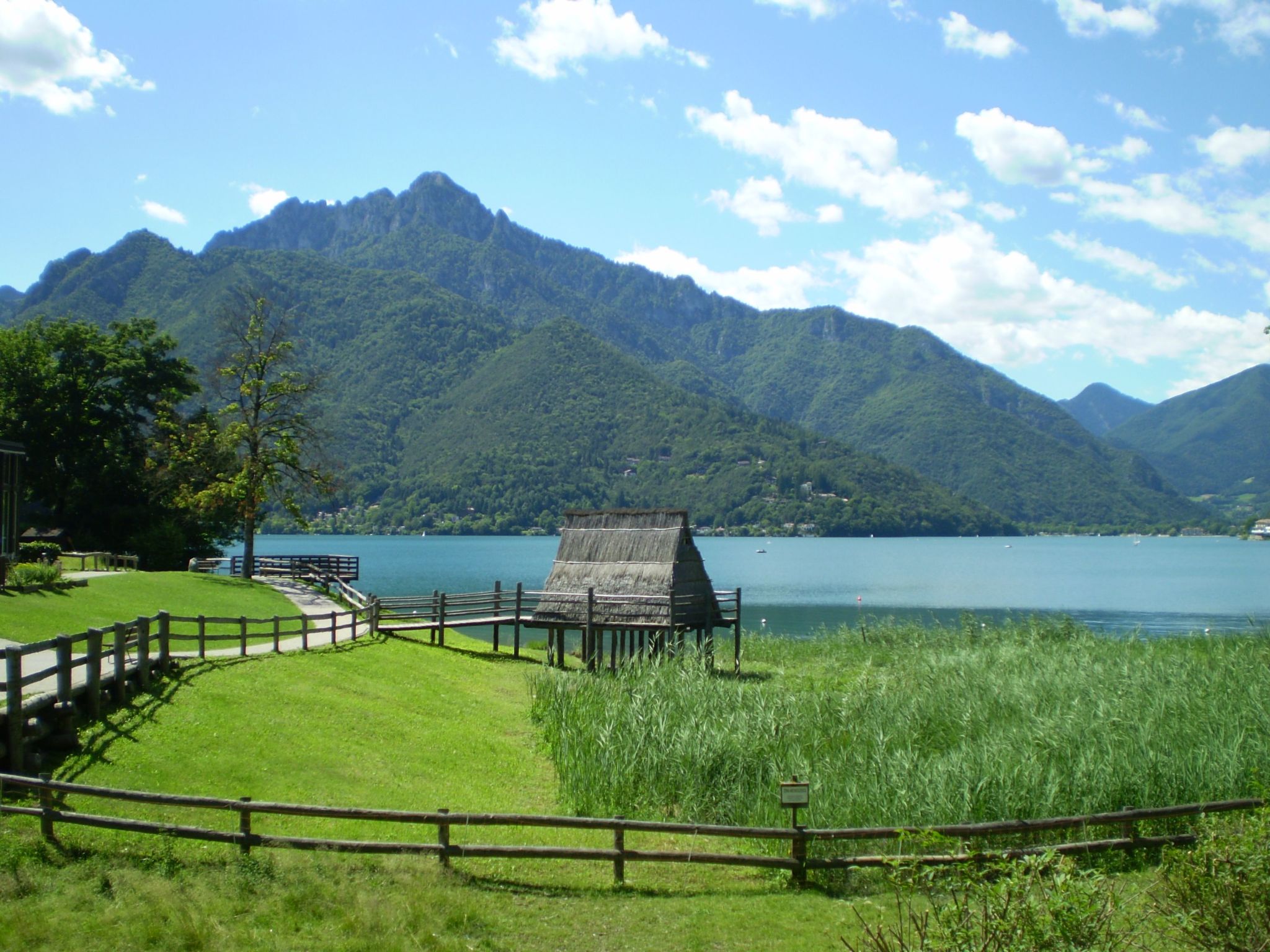 Wohnung mit Pool in der Nähe des Sees-Drinnen