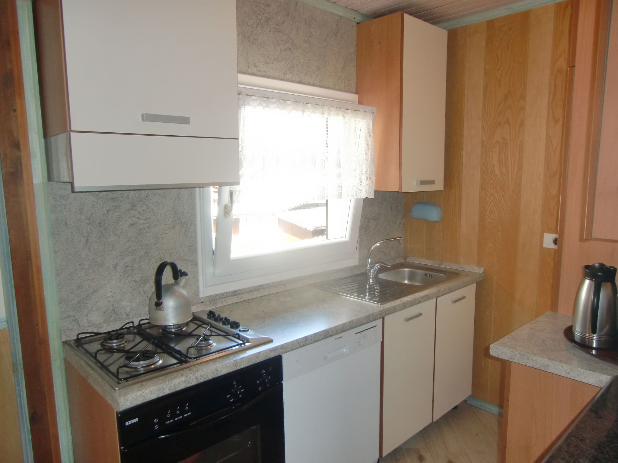 Freistehendes Haus mit eingezäuntem Privatgarten-Binnen