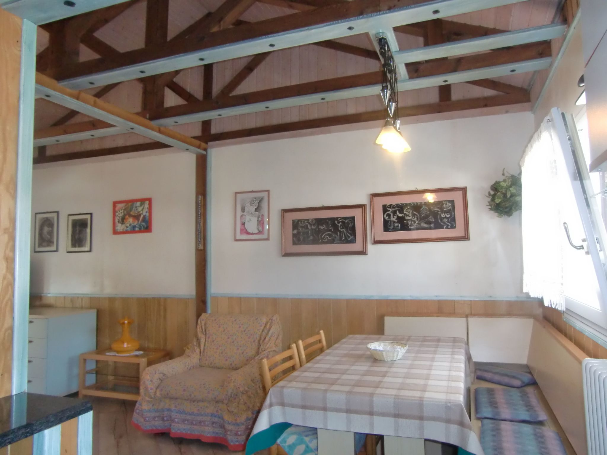 Freistehendes Haus mit eingezäuntem Privatgarten-Binnen