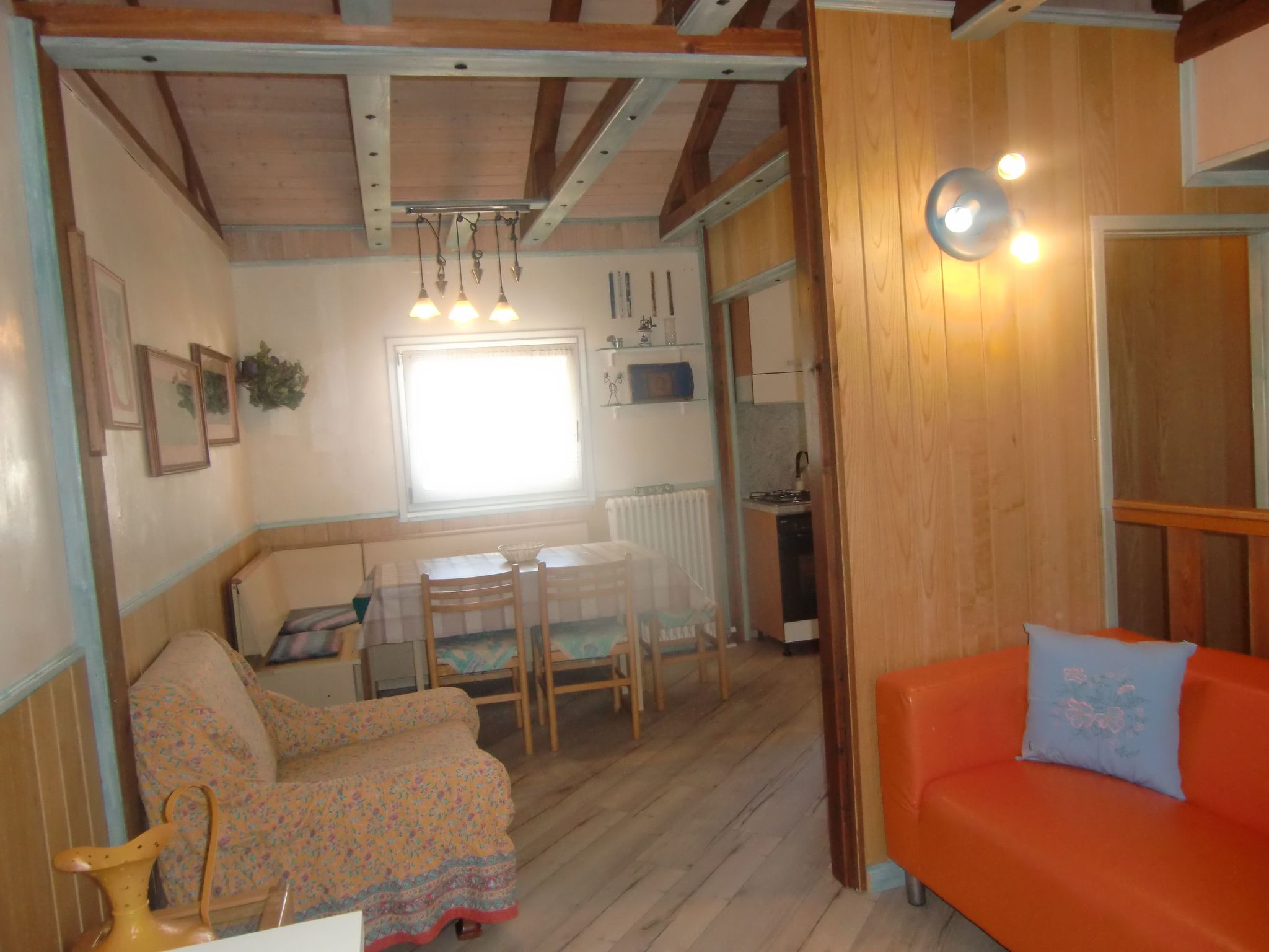 Freistehendes Haus mit eingezäuntem Privatgarten-Binnen