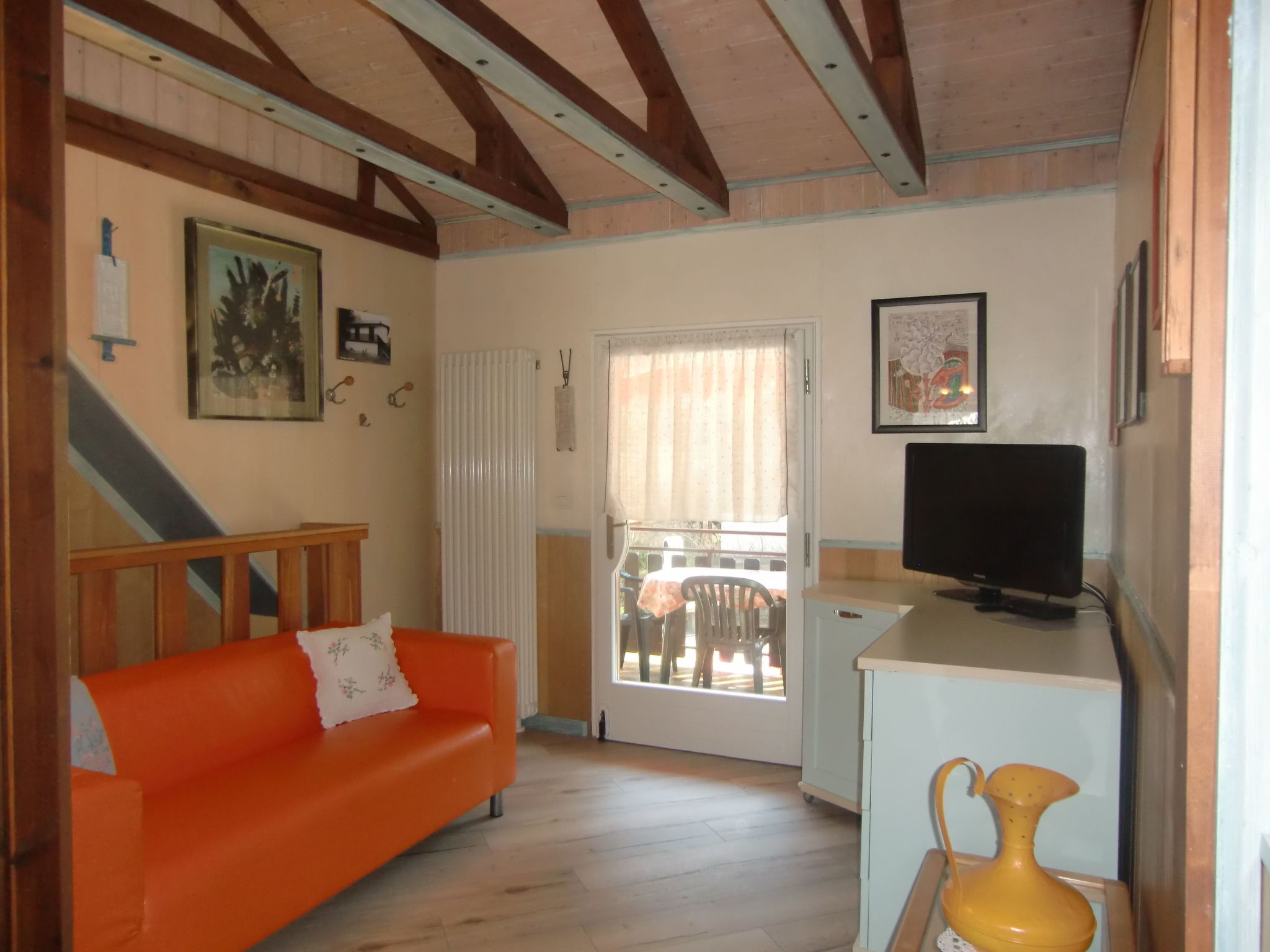 Freistehendes Haus mit eingezäuntem Privatgarten-Binnen