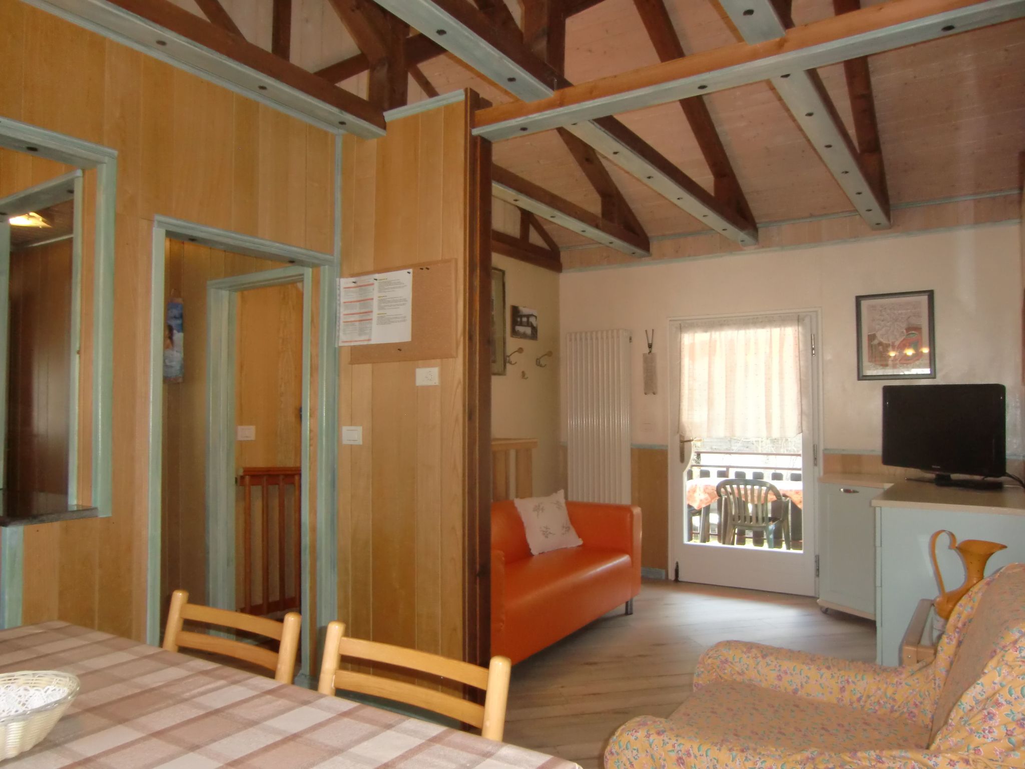 Freistehendes Haus mit eingezäuntem Privatgarten-Binnen