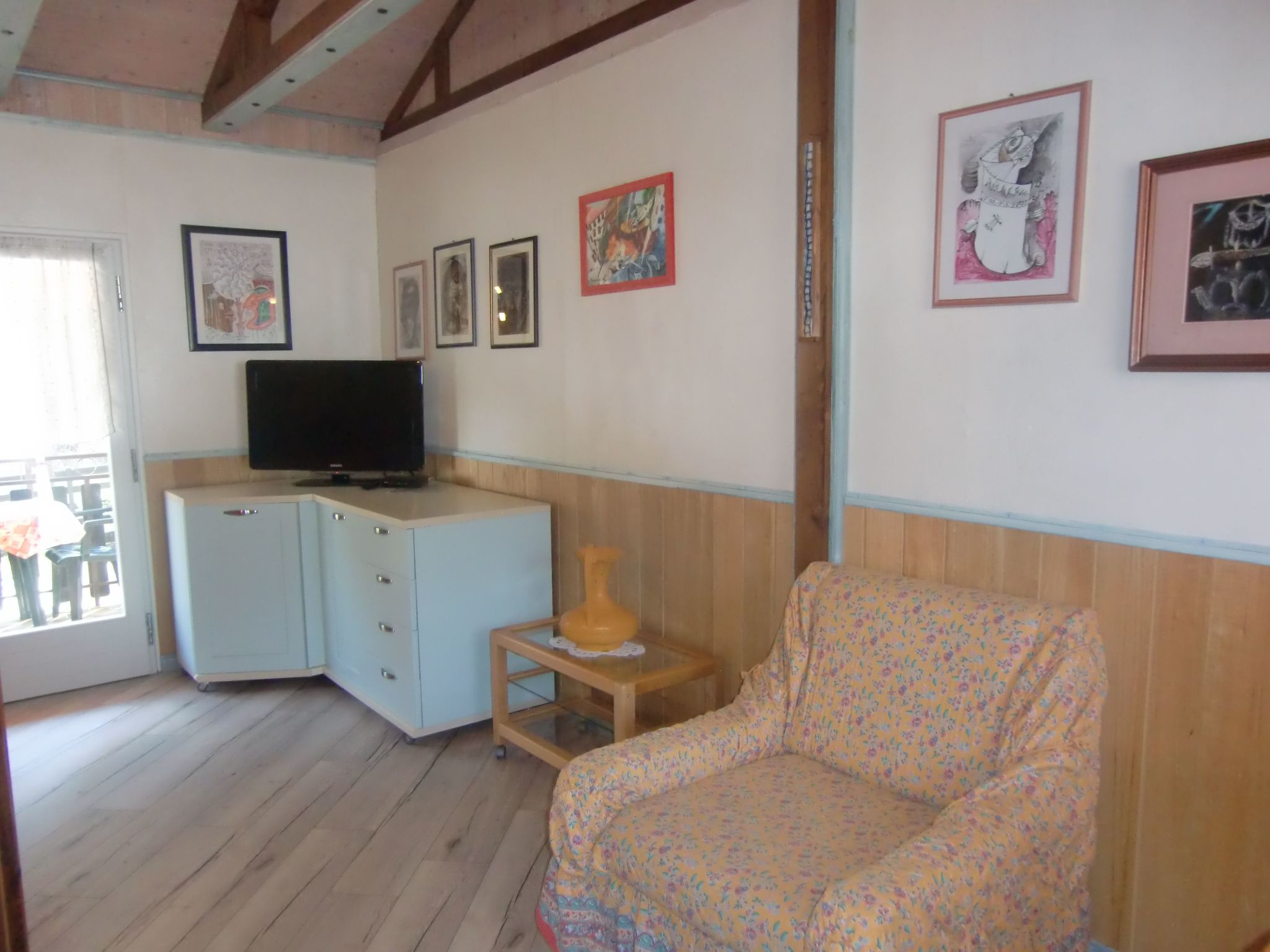 Freistehendes Haus mit eingezäuntem Privatgarten-Binnen