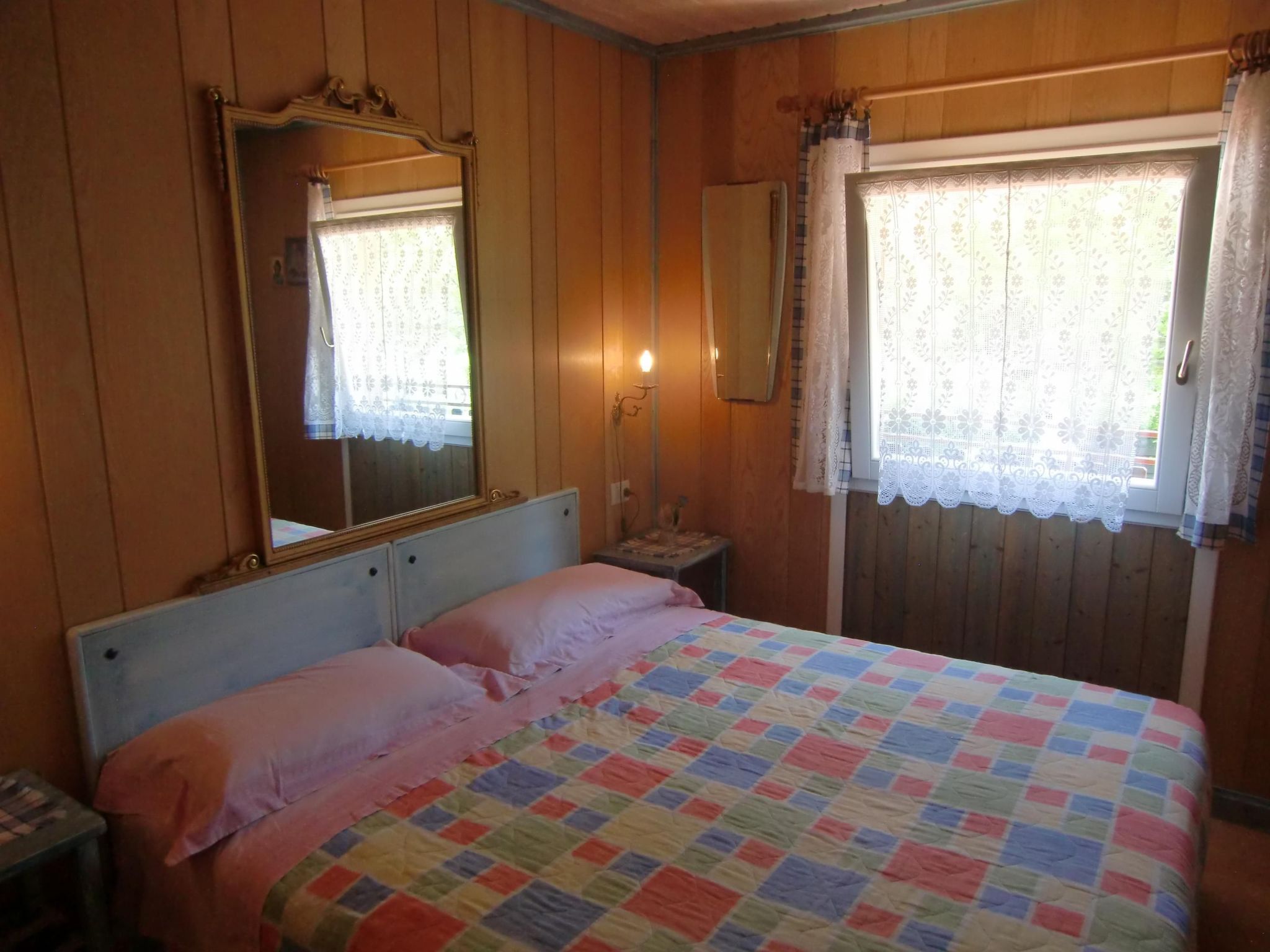 Freistehendes Haus mit eingezäuntem Privatgarten-Binnen