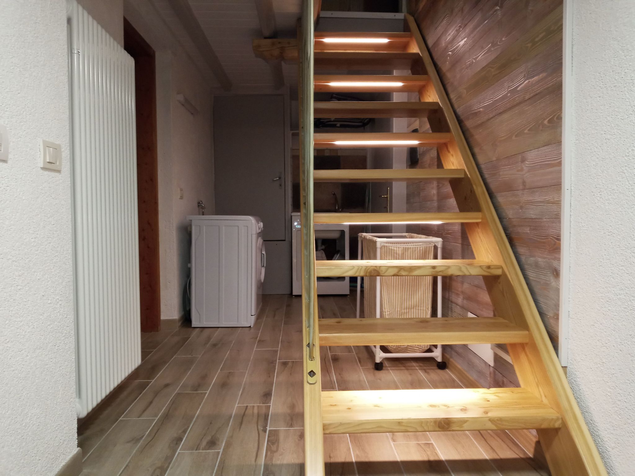 Freistehendes Haus mit eingezäuntem Privatgarten-Binnen