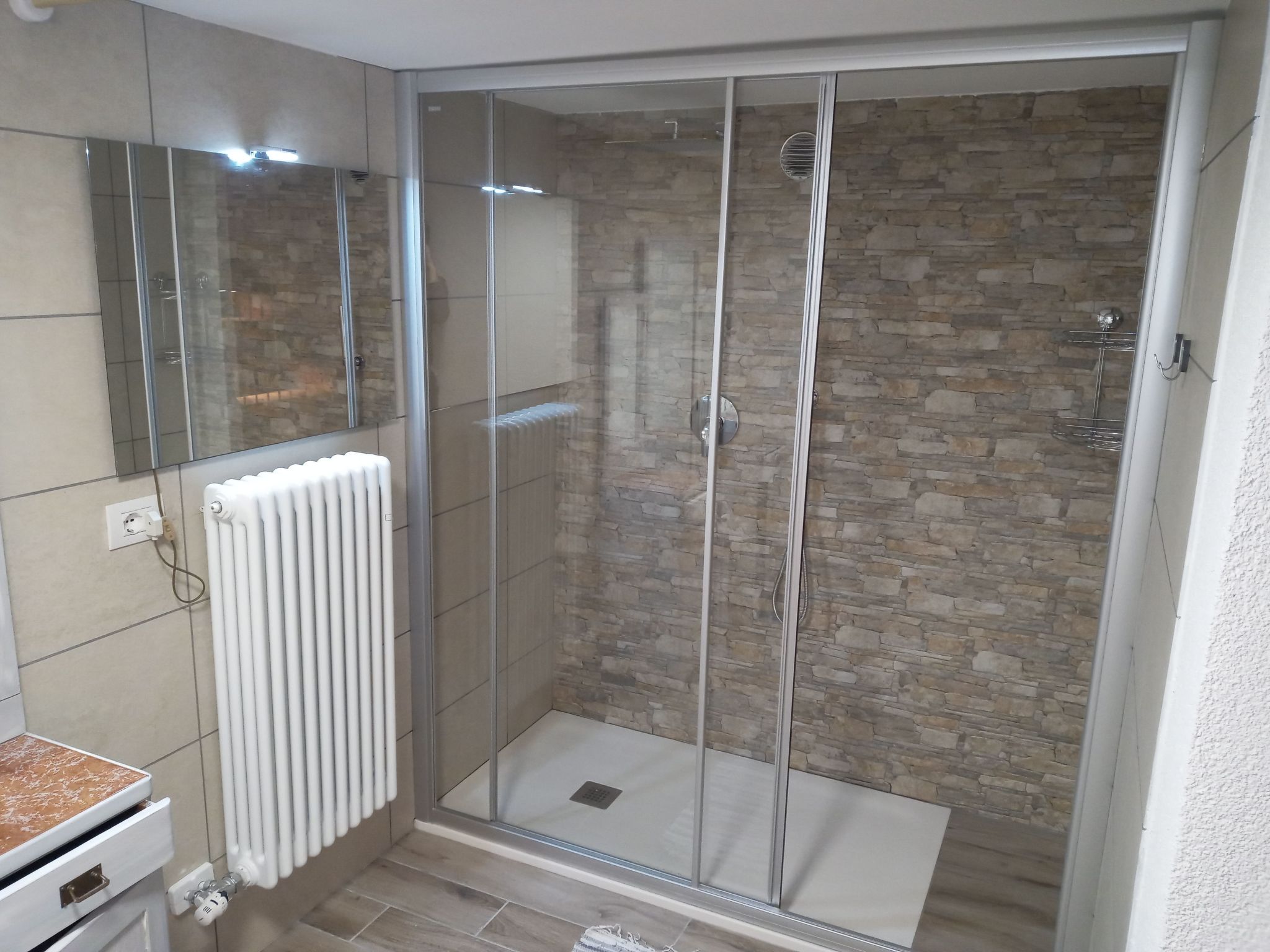 Freistehendes Haus mit eingezäuntem Privatgarten-Binnen