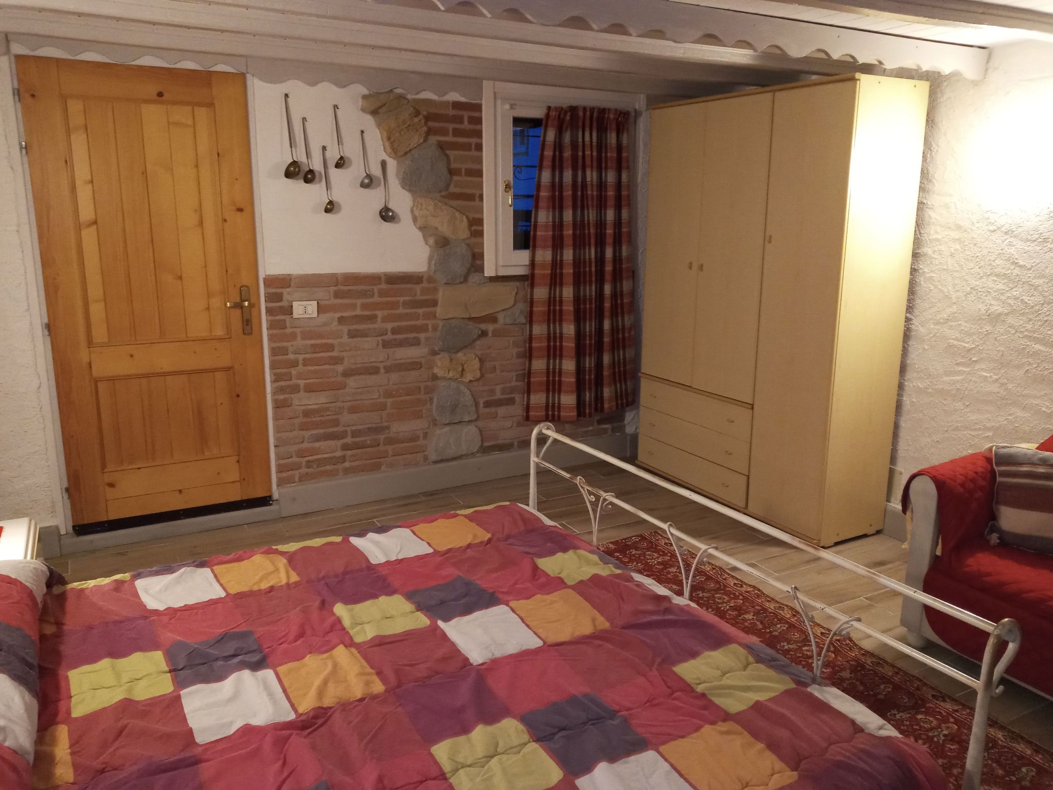 Freistehendes Haus mit eingezäuntem Privatgarten-Binnen