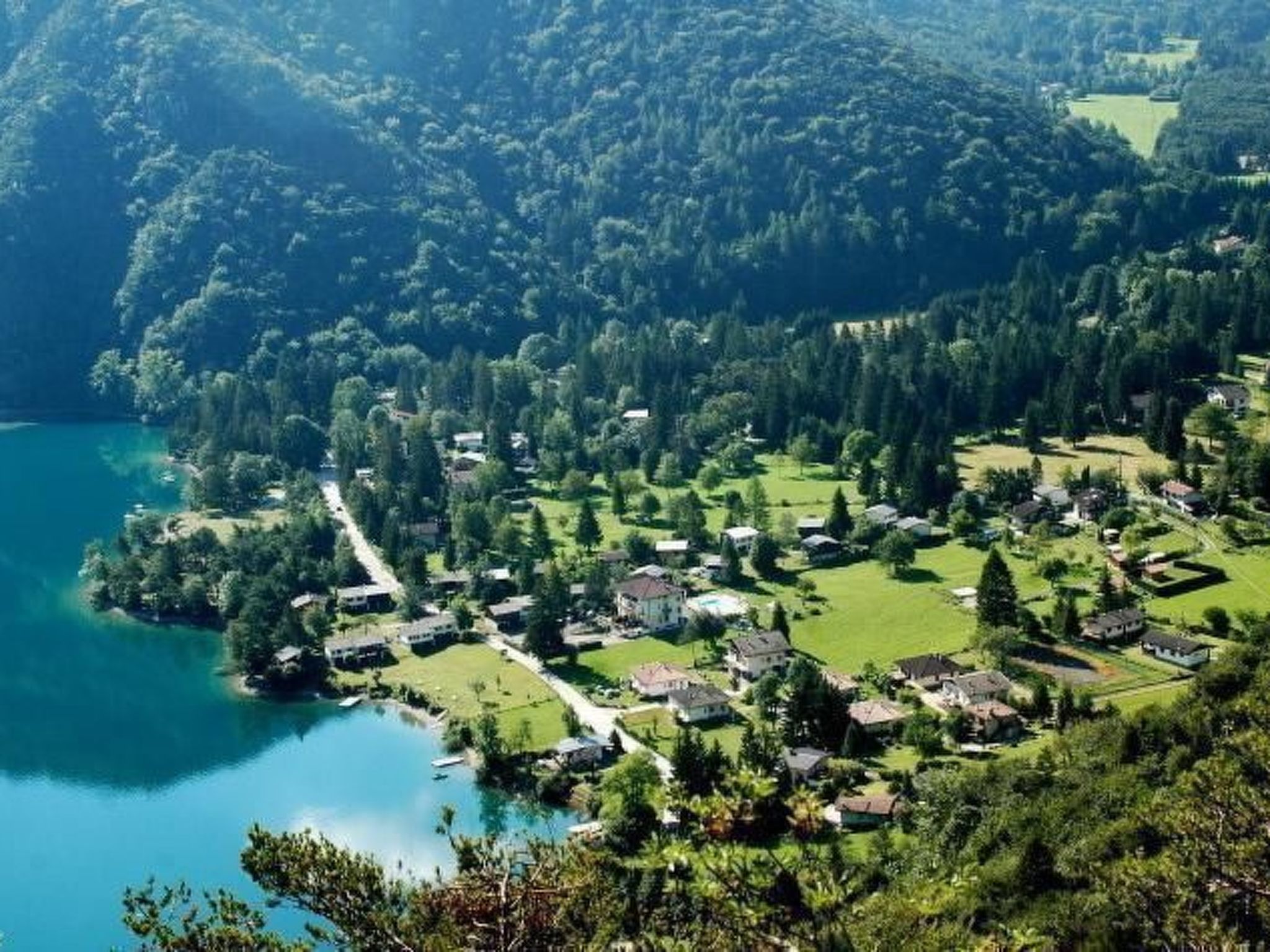 Freistehendes Haus mit eingezäuntem Privatgarten-Binnen