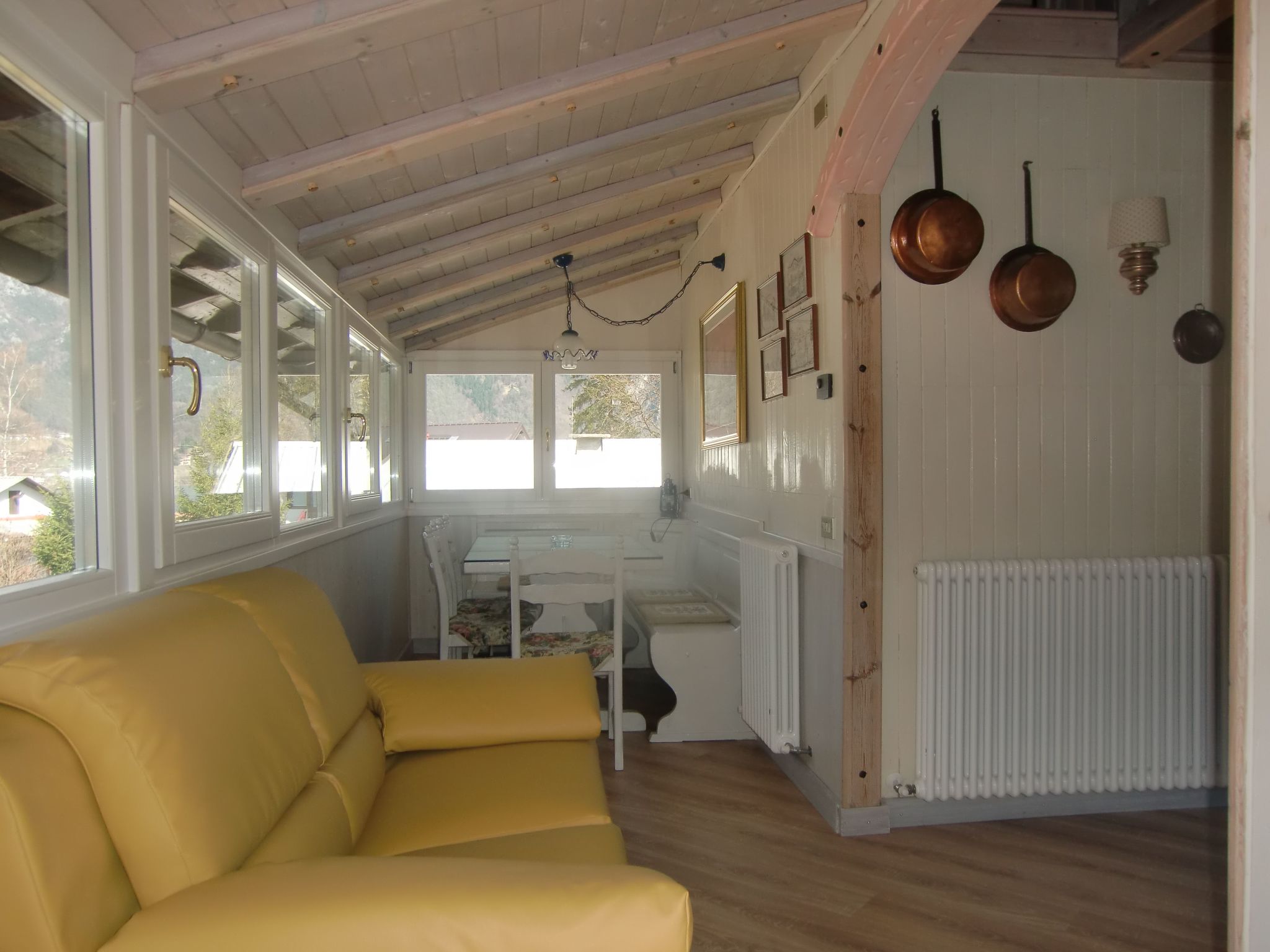 Freistehendes Haus mit eingezäuntem Privatgarten-Binnen