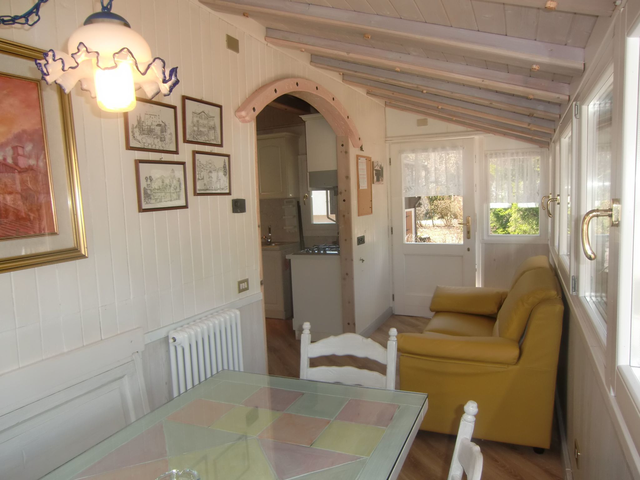 Freistehendes Haus mit eingezäuntem Privatgarten-Binnen