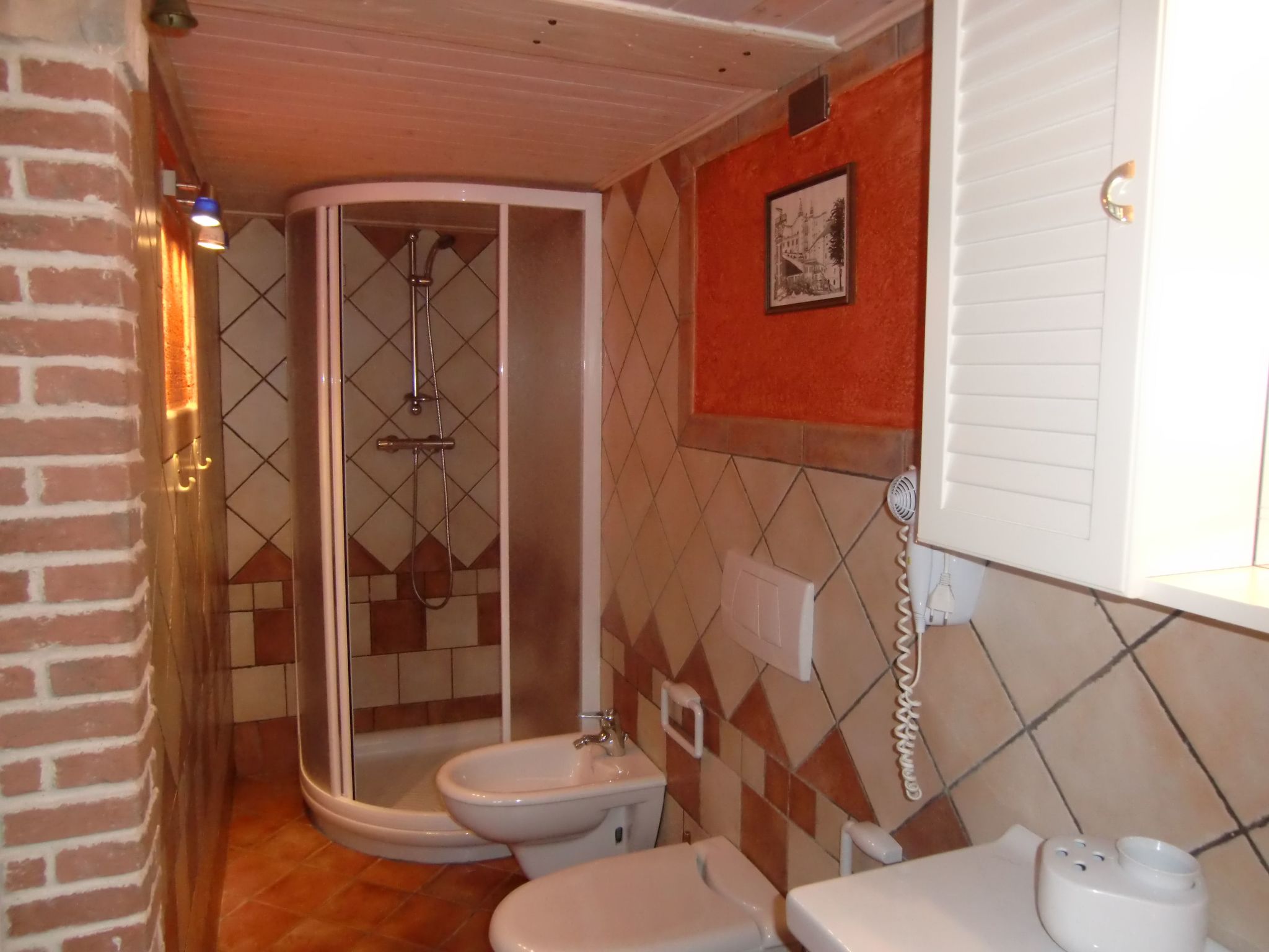 Freistehendes Haus mit eingezäuntem Privatgarten-Binnen