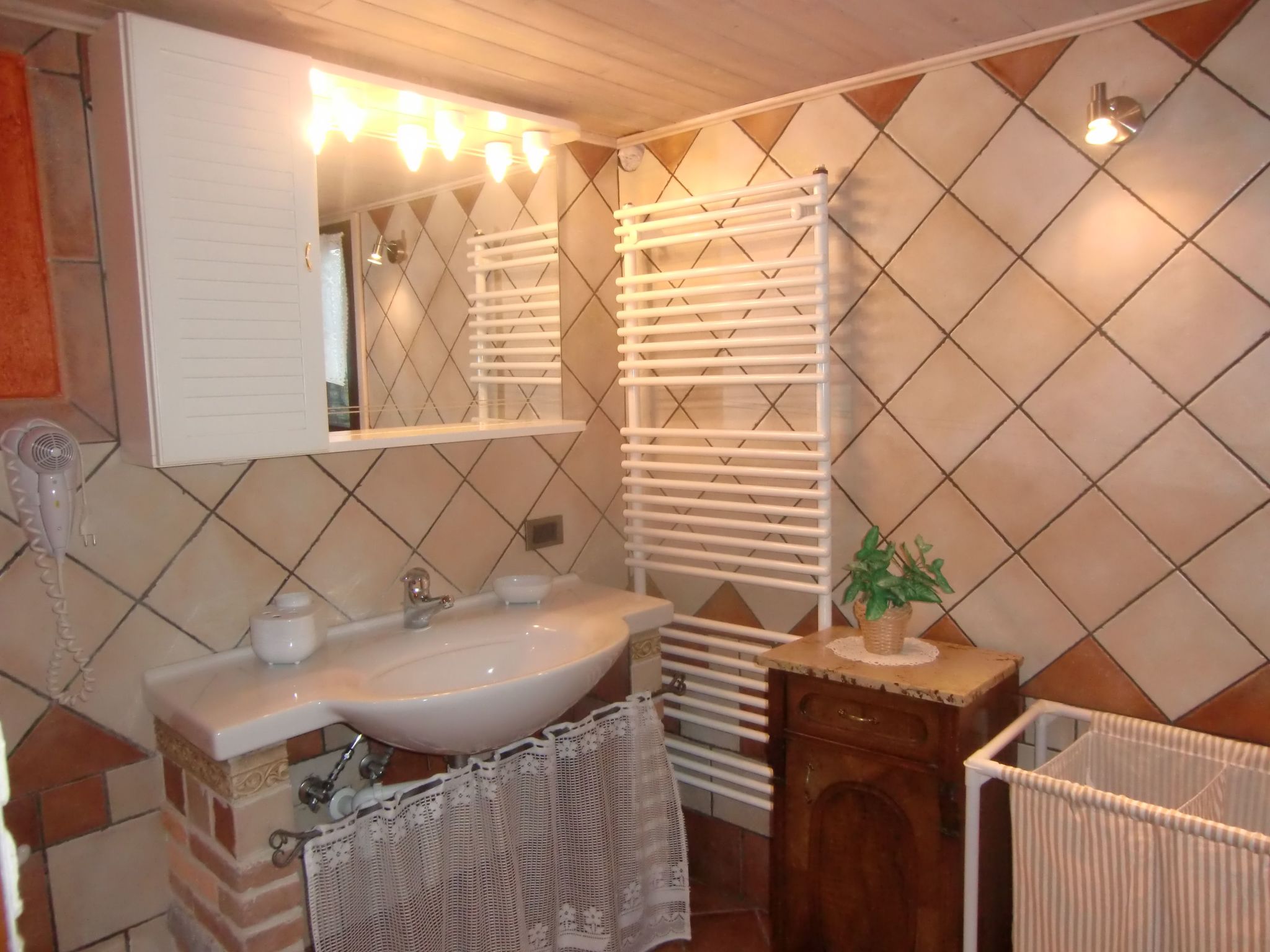 Freistehendes Haus mit eingezäuntem Privatgarten-Binnen