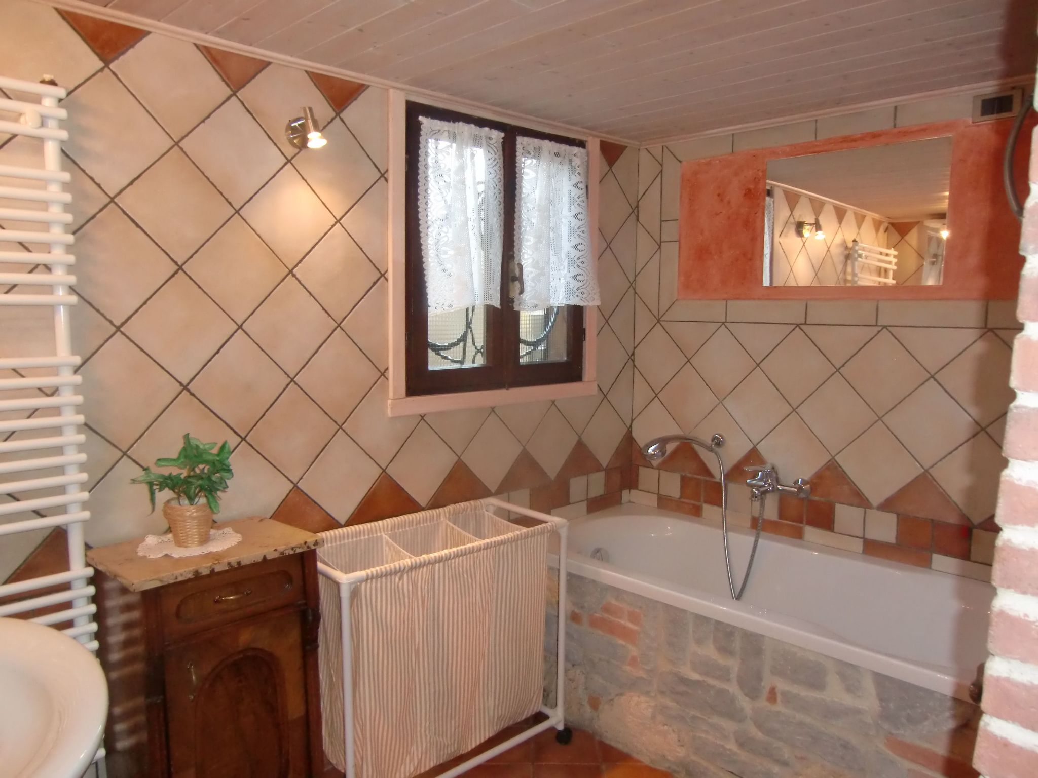 Freistehendes Haus mit eingezäuntem Privatgarten-Binnen