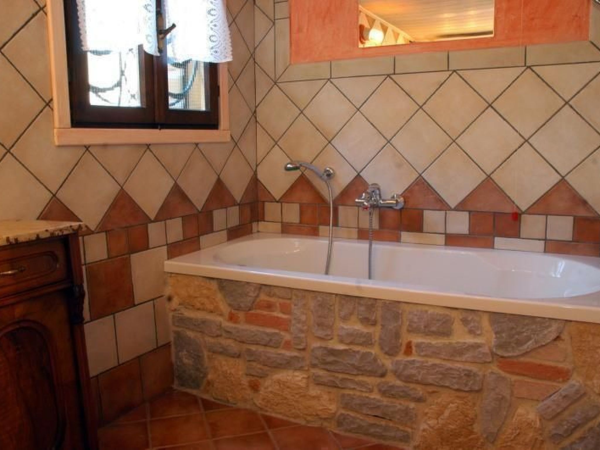 Freistehendes Haus mit eingezäuntem Privatgarten-Binnen